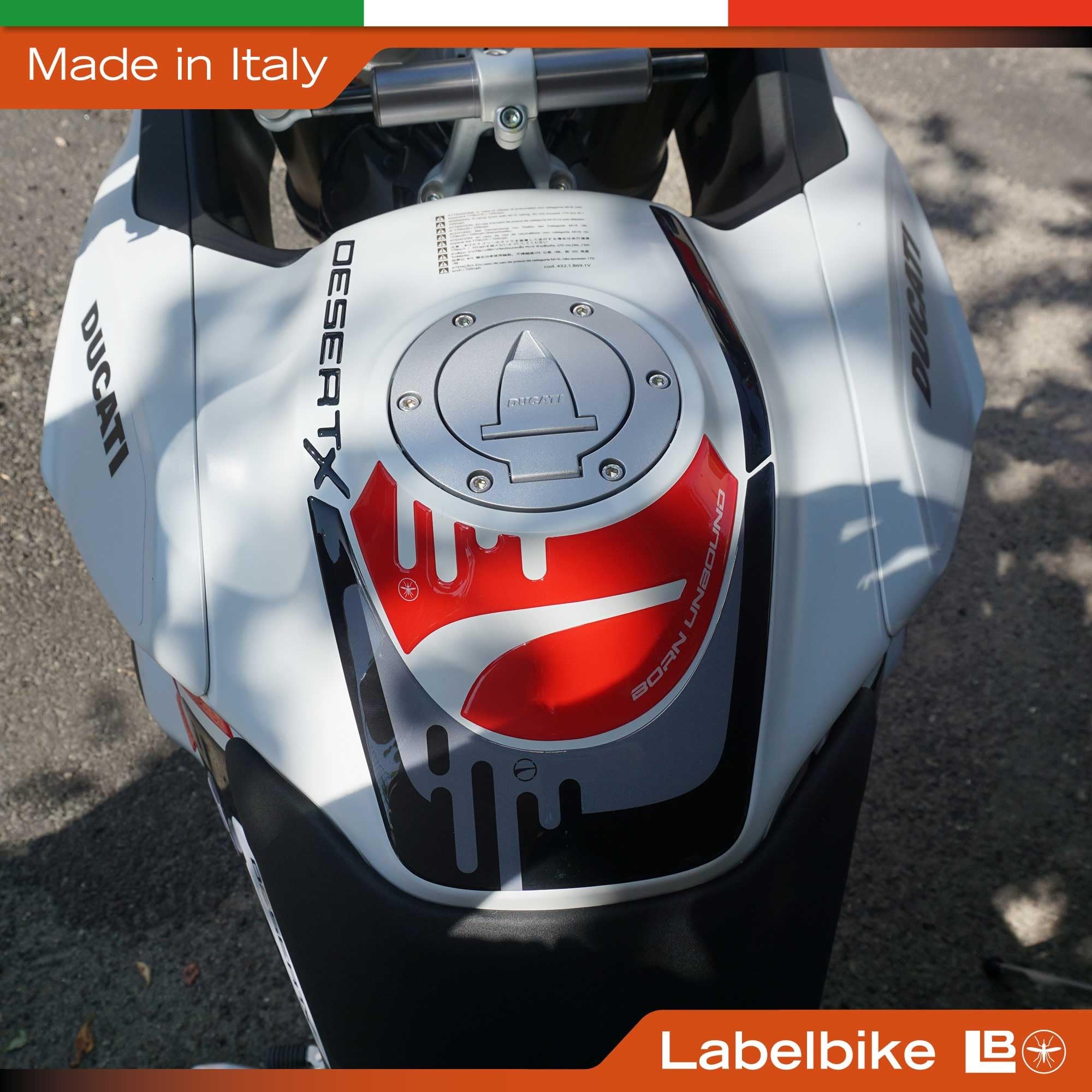 labelbike Adesivo Moto Paraserbatoio Compatibile con Ducati | DesertX 2026, Protezione Protezione in Resina, Antigraffio, Decorazione