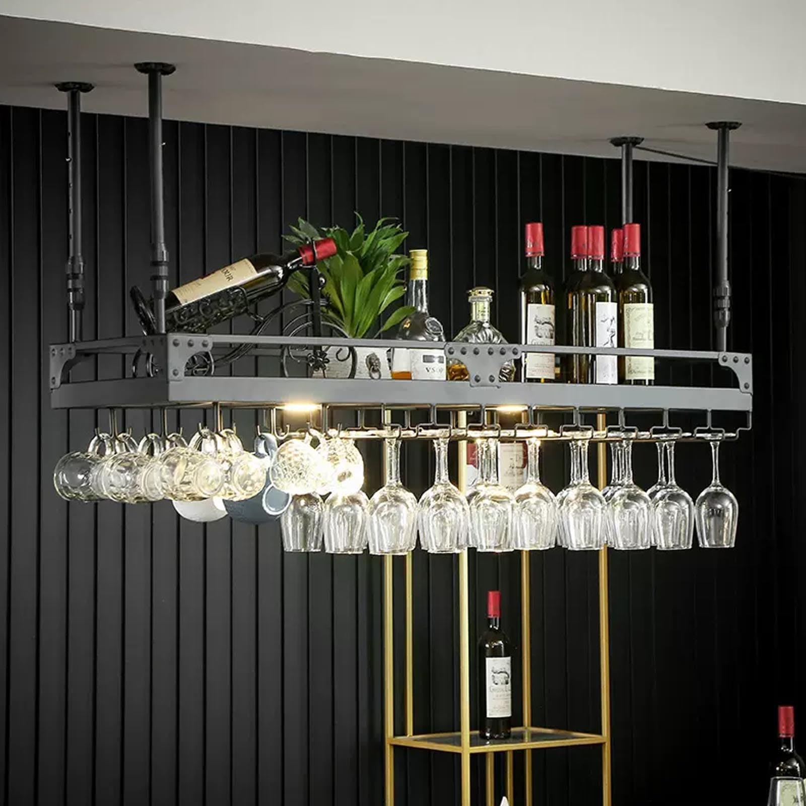 Supports à vin muraux pour optimiser l'espace des petites cuisines