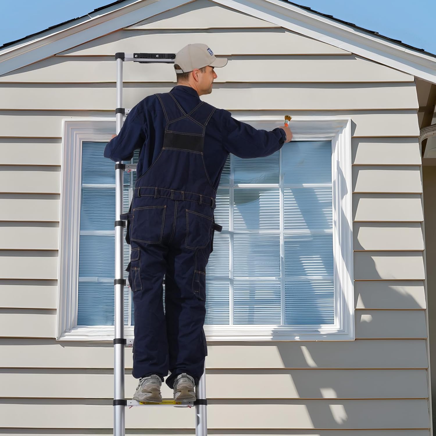 VEVOR Telescoping Ladder, 8.5FT Aluminum Lightweight Extension Ladder, One-Button Retraction Collapsible Ladder, 375 LBS Capacity with Non-Slip Feet, Portable Compact Ladders for Home, RV, Loft - Image 8