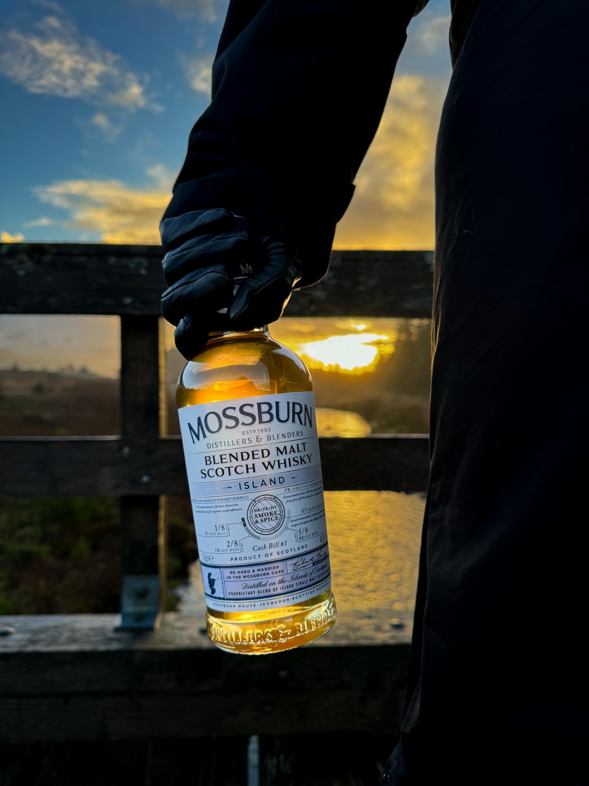 Amazon.co.jp: モスバーン アイランド ブレンディッドモルトウイスキー