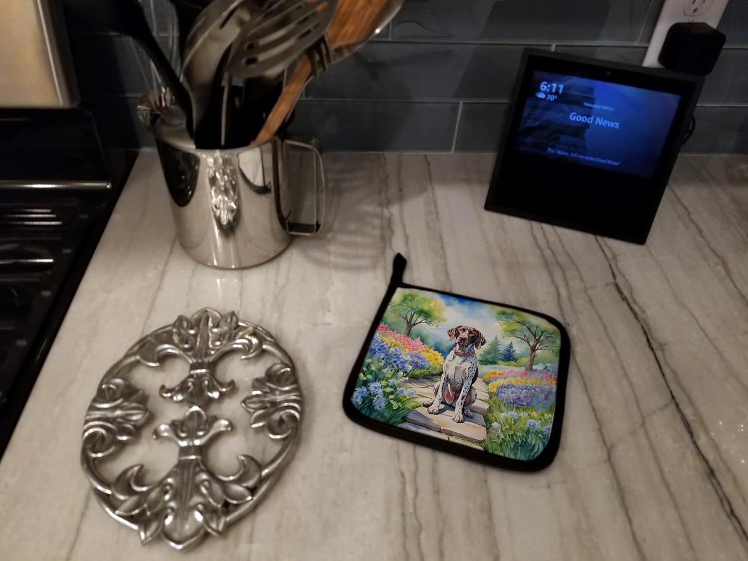 Caroline's Treasures German Shorthaired Pointer Spring Path Pair of Pot Holders Kitchen Heat Resistant Pot Holders Sets Oven Hot Pads for Cooking Baking BBQ, 7 1/2 x 7 1/2