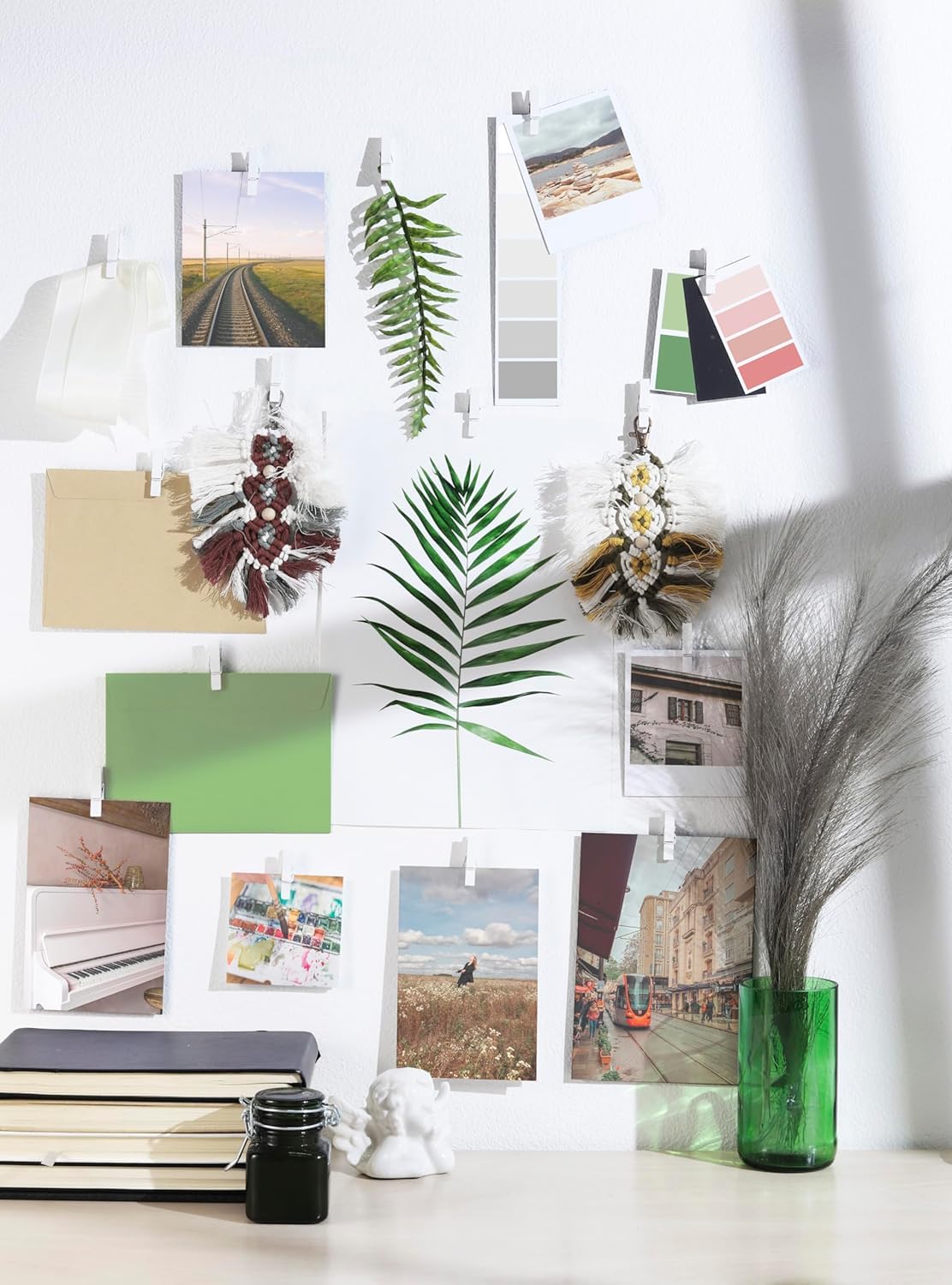 Confezione da 50 mini clip autoadesive per foto, in legno bianco, per appendere foto, poster, biglietti fotografici, espositori e lavagne fotografiche, decorazioni per la stanza
