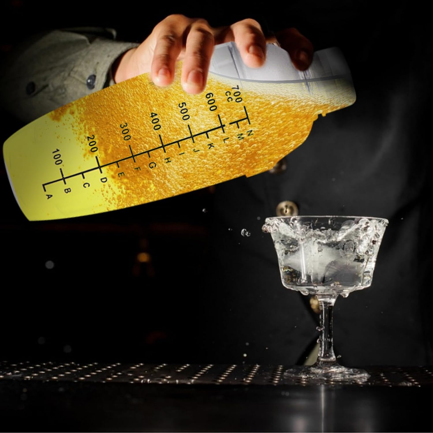 PRETYZOOM Plastic Cocktail Shaker Set 4pcs with Printed Scales Handheld Drink Mixer Milk Tea Shaker Cups for Home and Party Use