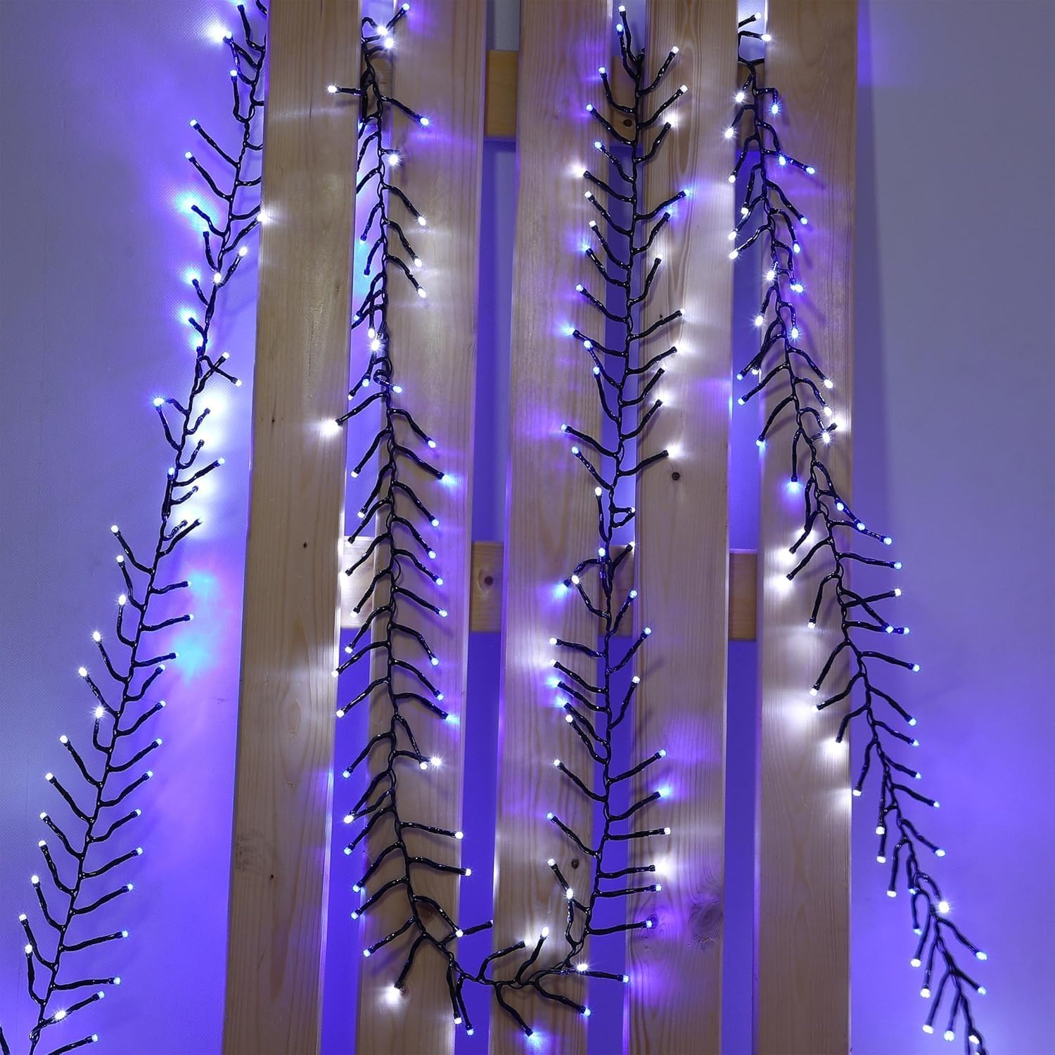 AMOS 960 Multi-Action LED Cluster Lights with Timer – 12.4m Lit Length, 10m Lead, 8 Lighting Functions for Indoor & Outdoor (White)