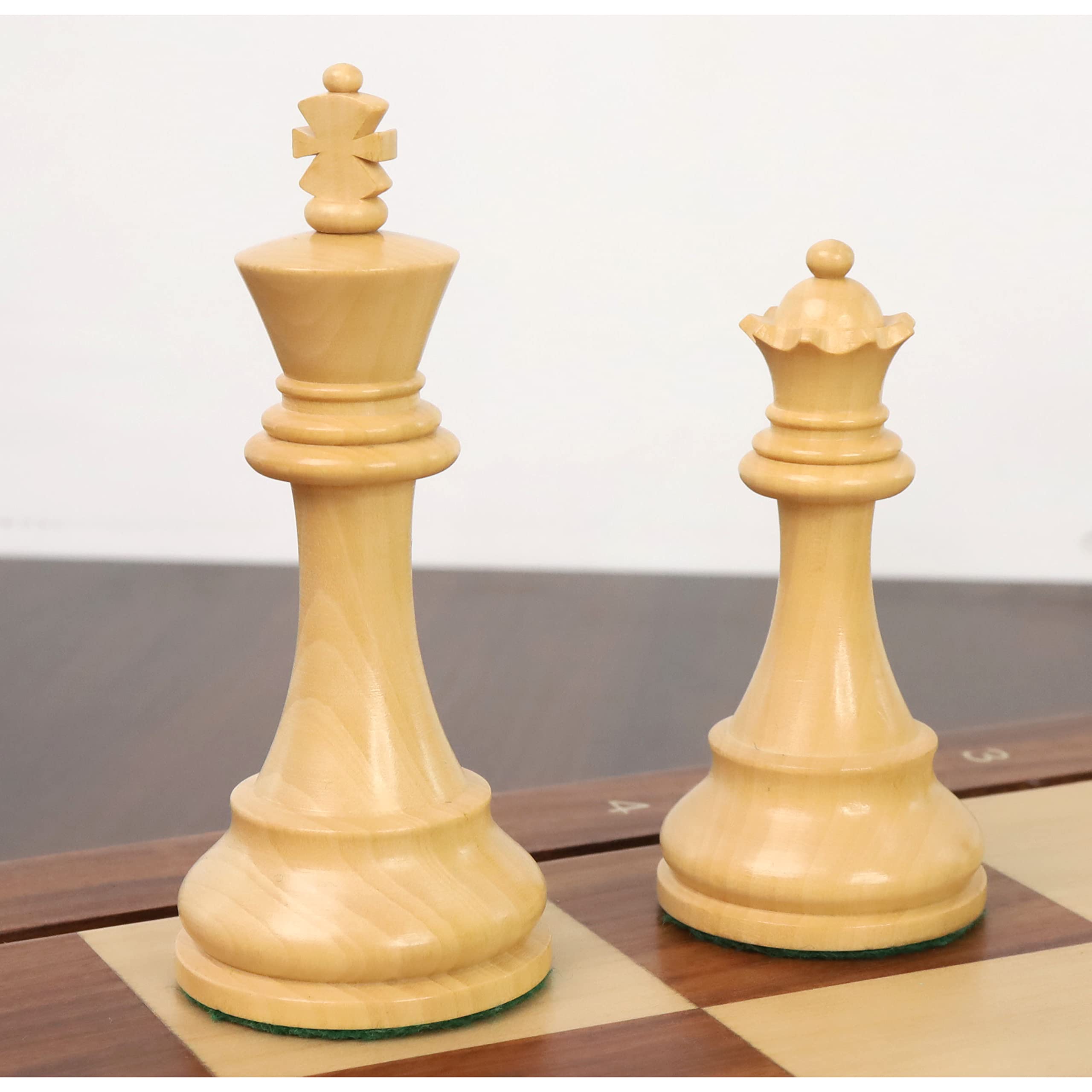 Royal Chess Mall - 10,4 cm große, klassische Staunton-Schachfiguren aus Holz - gewichtetes goldenes Palisander