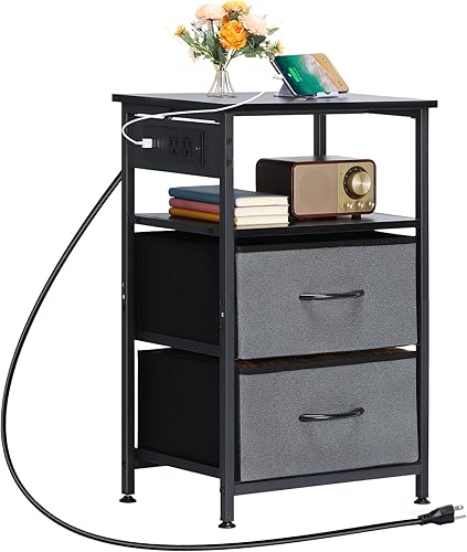 HAITRAL Mesita de noche con estación de carga, mesita de noche con 2 cajones de almacenamiento de tela y estantes de madera, mesita de noche pequeña