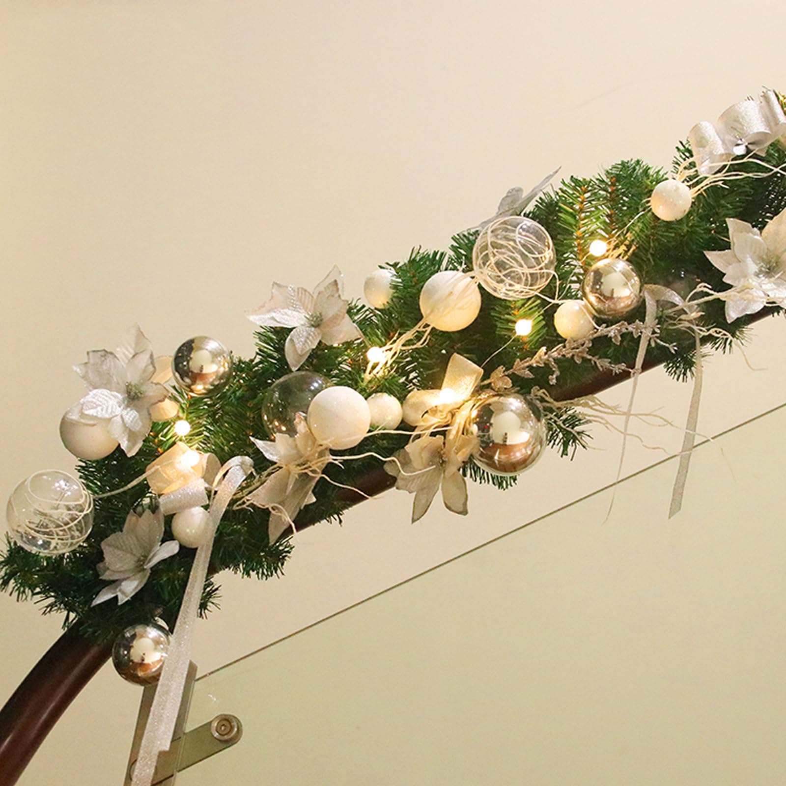Kränze. 8,8 Fuß große Weihnachtsgirlande – dichte Norfolk-Girlande mit realistischem Touch – künstliche Rattan-Girlande for Weihnachten, Kaminsims, Tisch, Treppe, Heimdekoration(Silver)