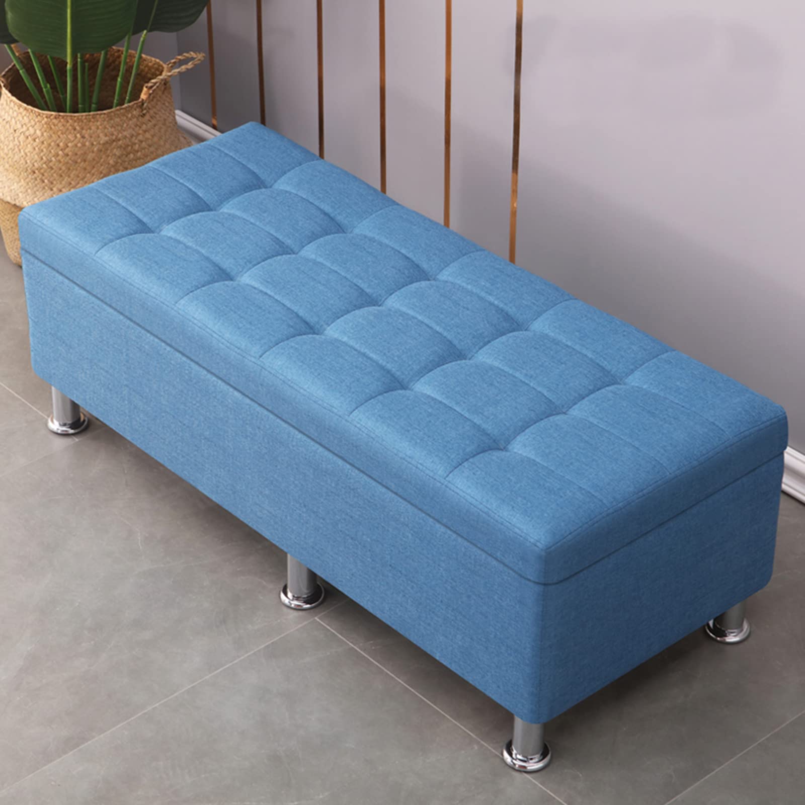 Pouf rectangulaire avec rangement pour optimiser un petit salon