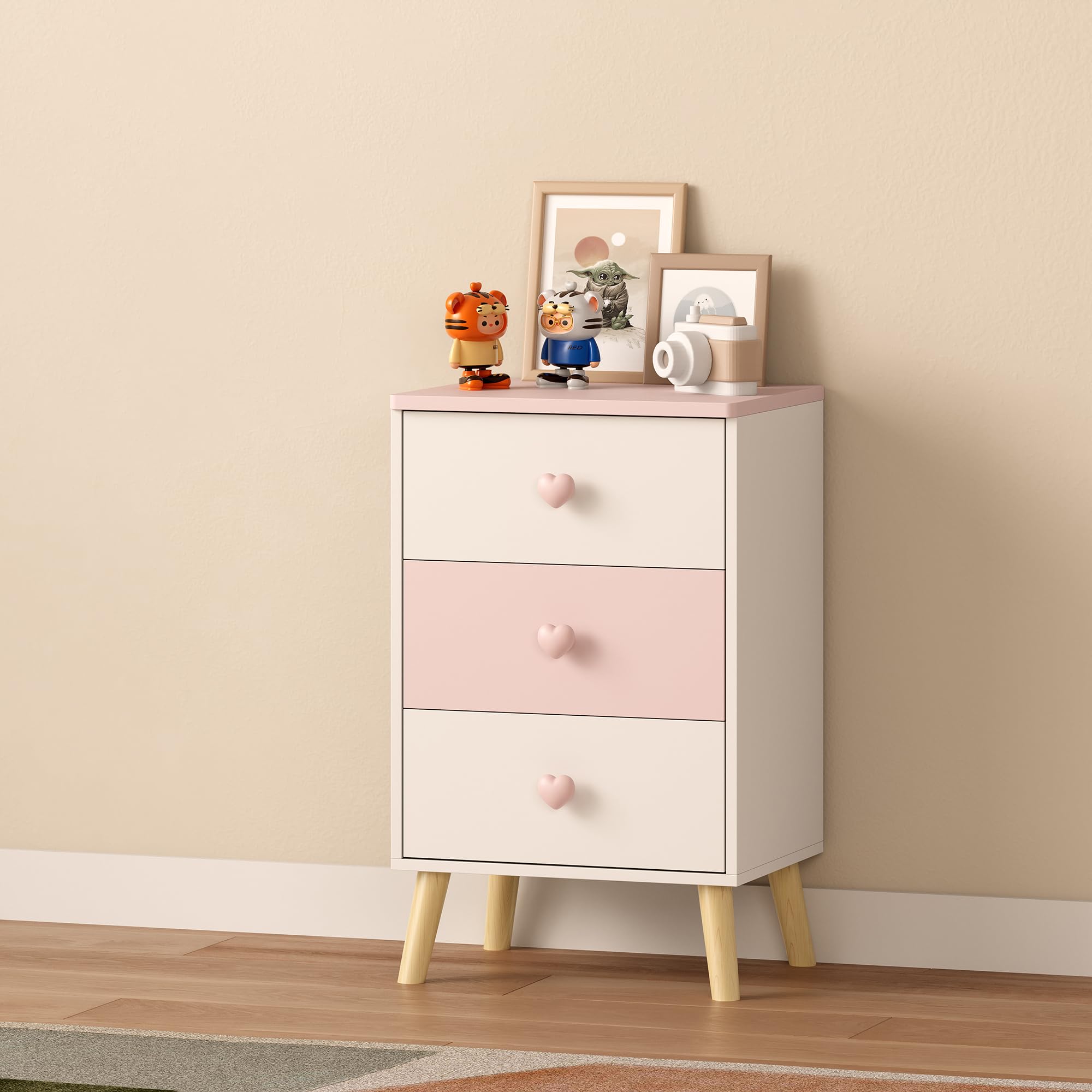 [en.casa] Mesita de Noche Infantil Sandnes Cajonera Mesa Auxiliar para Niños con 3 Cajones Pomo en Forma de Corazón para Habitación Infantil Sala de Juegos MDF/Pino 62 x 38 x 30 cm - Blanco/Rosa