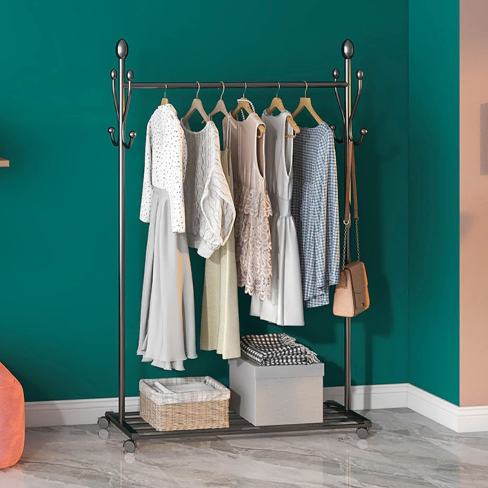 Sywhitta Kledingrek op wielen, kledingrek met onderste mesh opbergplank, stevig metalen frame, rollend kledingrek voor het ophangen van kleding, jassen, rokken, 49 L x 16 B x 64 H, goud