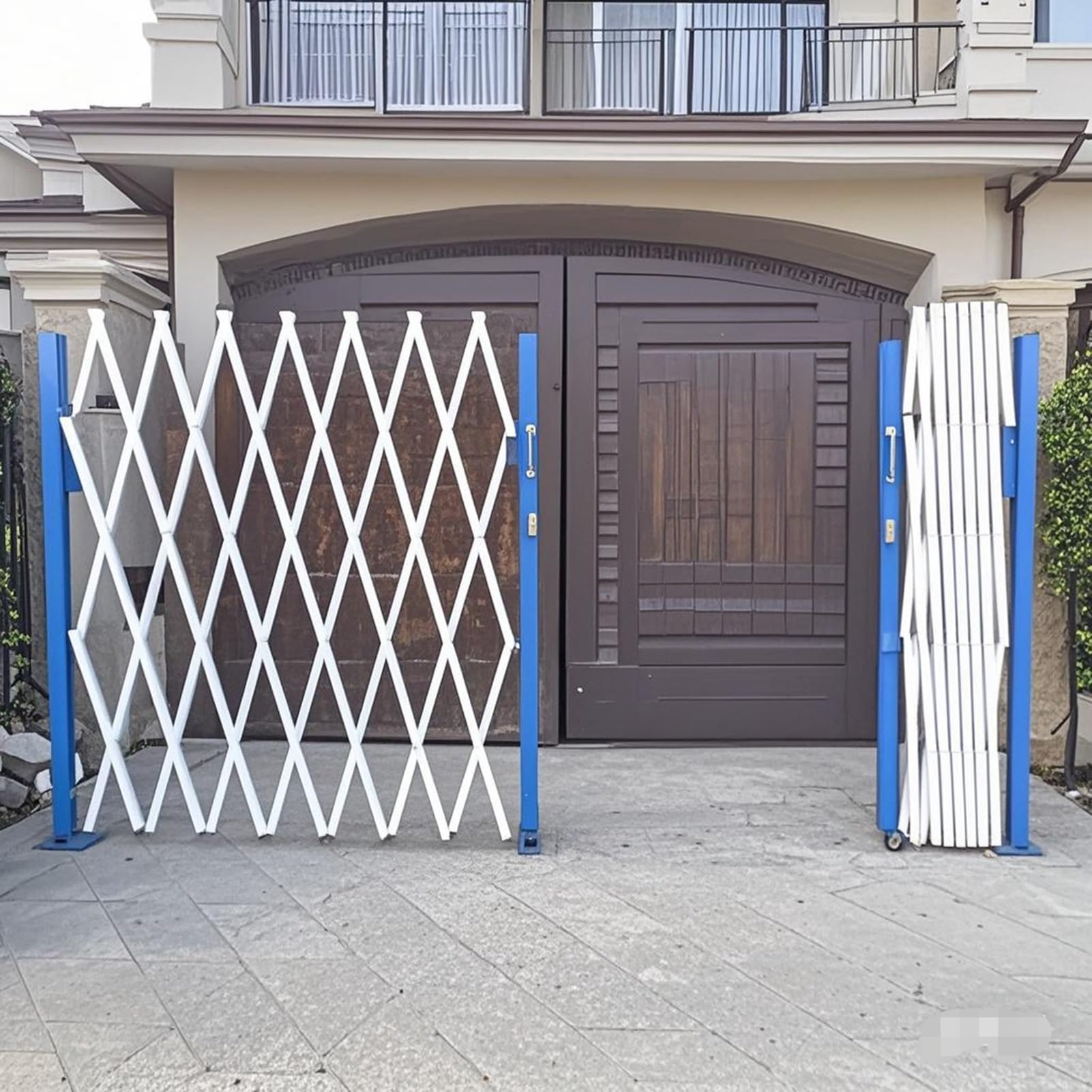 Puerta retráctil – Puerta de tijera plegable para escuelas y almacenes, puerta de acordeón portátil con ruedas, barrera de seguridad ajustable y solución de control de acceso