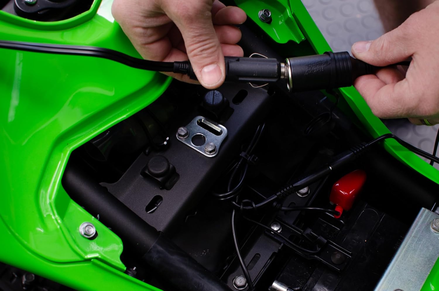 Connecting Battery Tender adapter to motorcycle battery harness