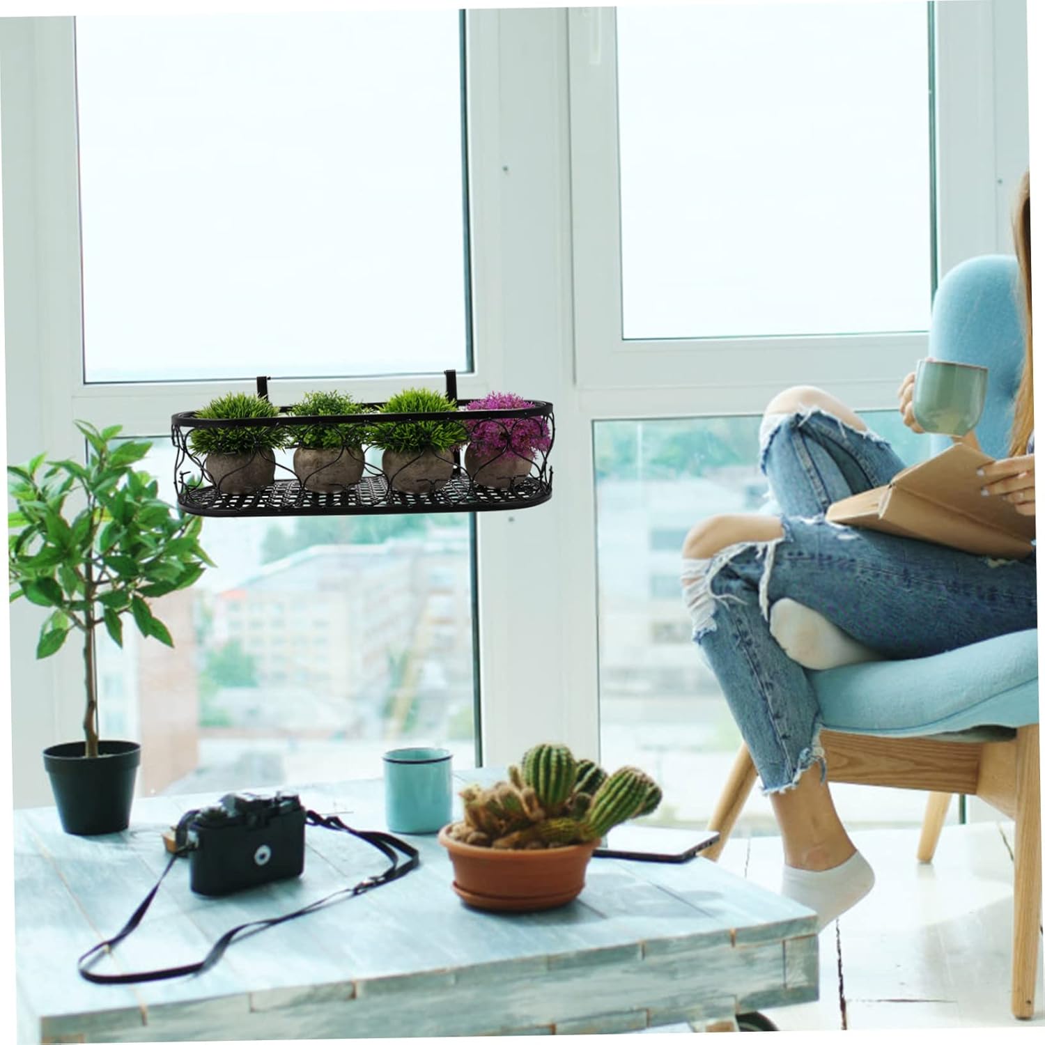 Hanging Flowerpot Stand for Balcony Railing Oval Iron Plant Rack Rustproof Wall-Mounted Bonsai Holder Decorative Design Suitable for Indoor and Outdoor Use