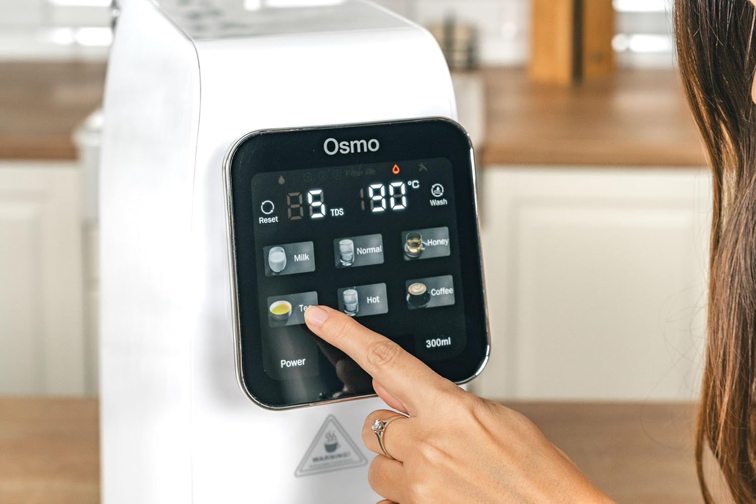 Finger interacting with the G21 Osmo touchscreen to select 'Tea' temperature
