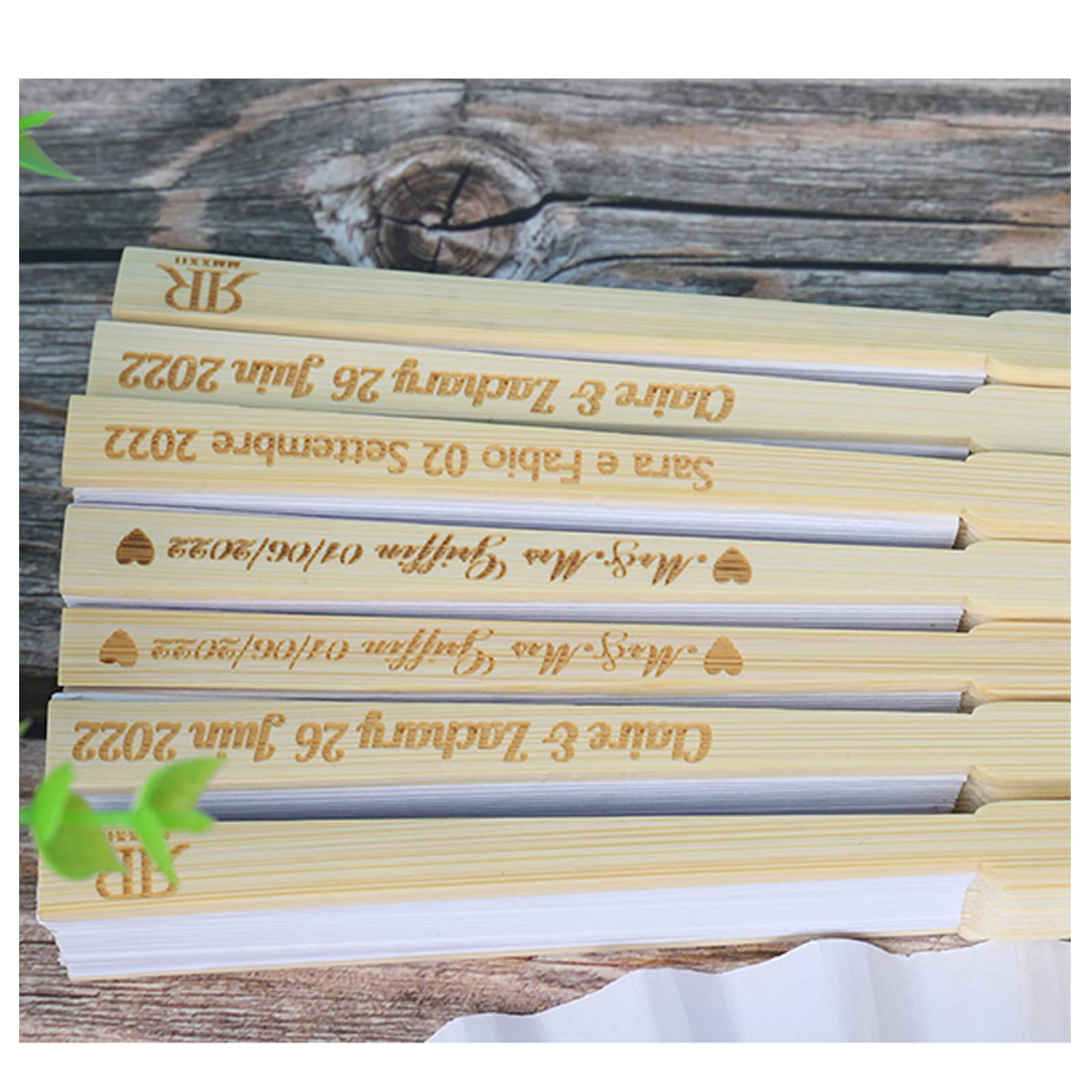 Éventail à main en soie gravé personnalisé avec structure en bois noble