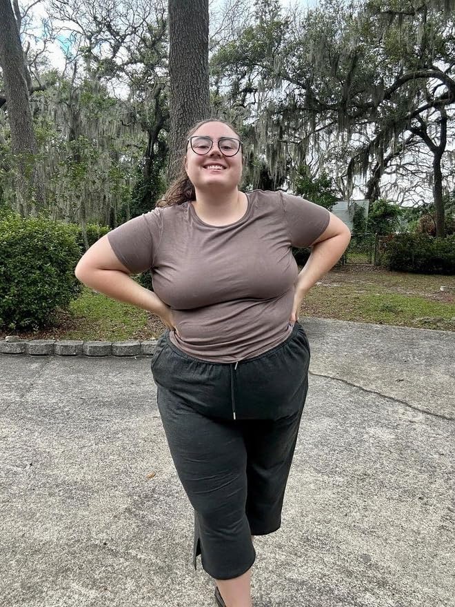 FOREYOND Plus Size Capri Pants for Women Loose Fit Yoga Pants with Pockets Workout Activewear Sweatpants - Image 3