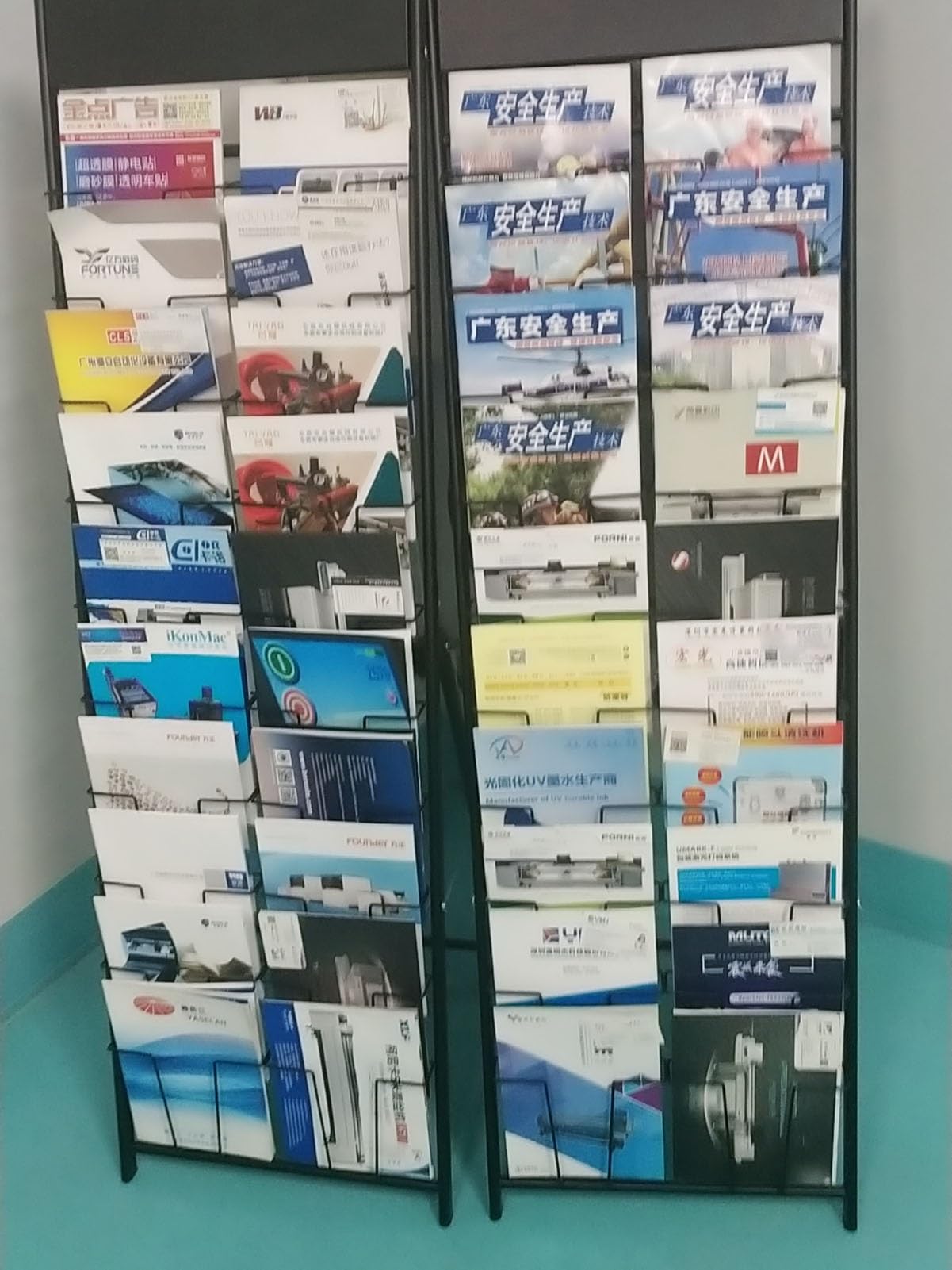 Espositore da Terra 10 Tasche Supporto per La Brochure di Caricatore Pieghevole, Porta del Supporto per Opuscoli In Metallo Portatile per Showroom, Organizzatore di Brochure Multiuso