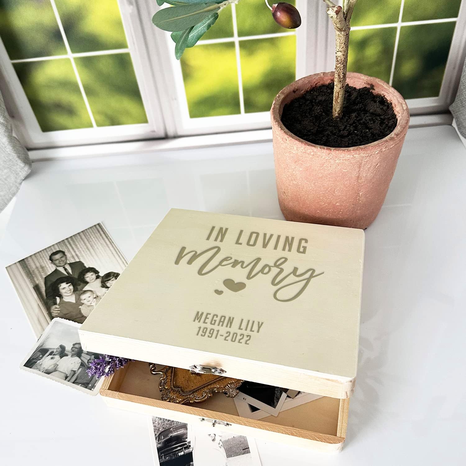 Qualtry Personalized Loving Memory Keepsake Box for