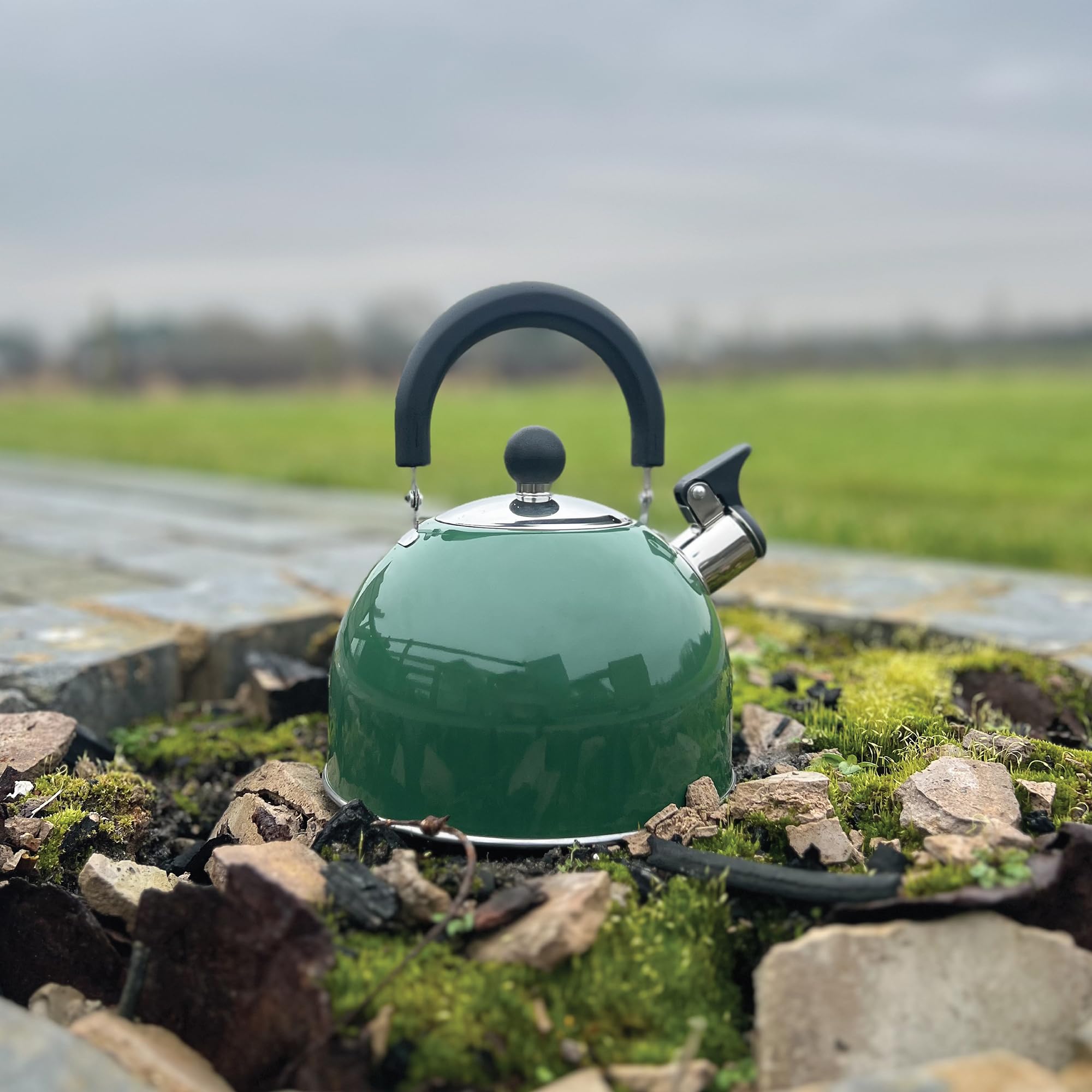 Milestone Camping 24869 2 l gwizdający czajnik kempingowy / wylewka i odporny na ciepło składany uchwyt / kemping, wędkarstwo, warsztaty i garaże