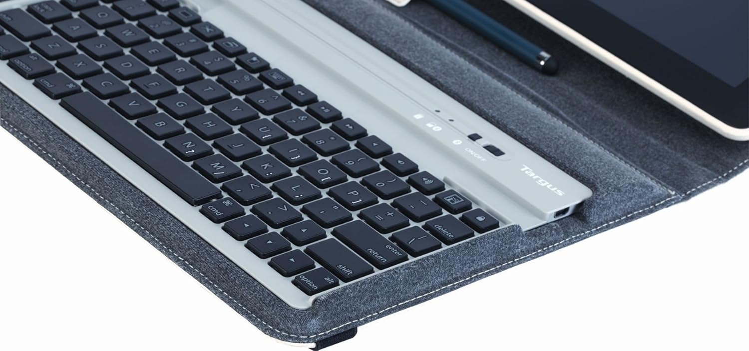 Targus Versavu Keyboard Case for Apple iPad 3rd Generation Wi-Fi/3G Model 16 GB, 32 GB and 64 GB THZ171US (Bone White)