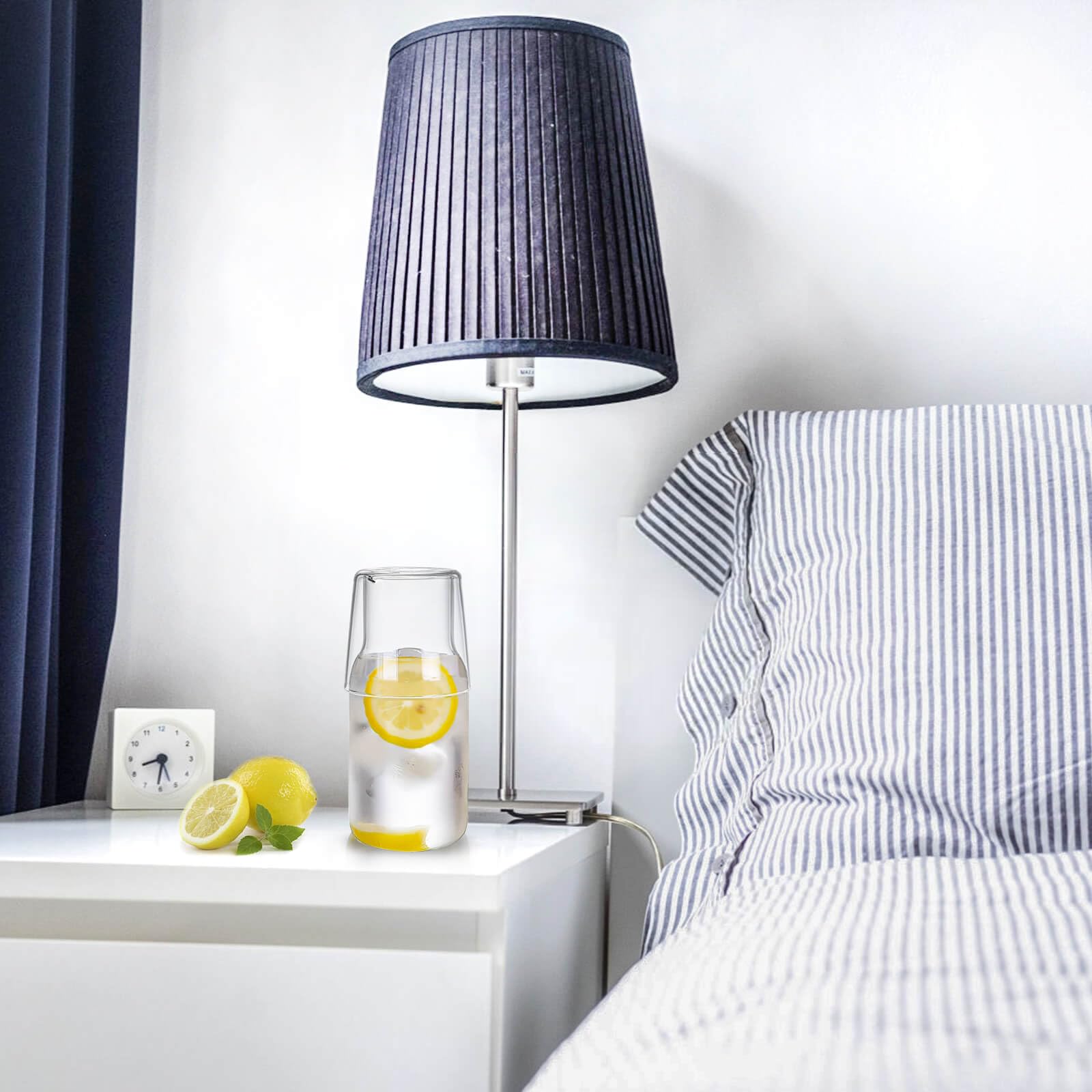 YOUEON Juego de 4 jarras de agua y vidrio para mesita de noche de 17 onzas, jarra de agua con taza de vidrio para mesita de noche, jarra con taza para cocina, dormitorio o baño