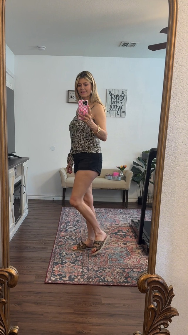 Cute leopard print tank top! 