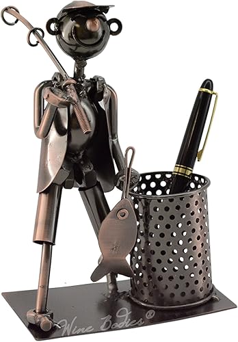 Pescador hecho a mano con caña de pescar y pluma de metal de pescado o portalápices