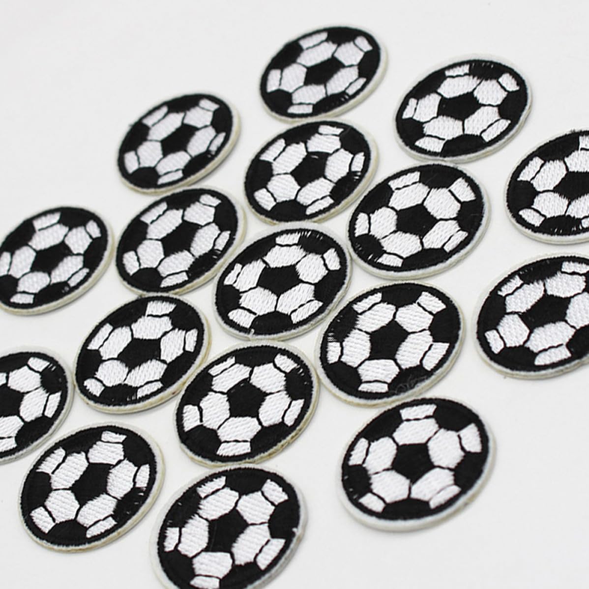 10 Piezas Parches Bordados de Fútbol para Coser en Ropa y Accesorios, Apliques de Tejido para Manualidades y Reparación de Agujeros en Sombreros y Bolsos