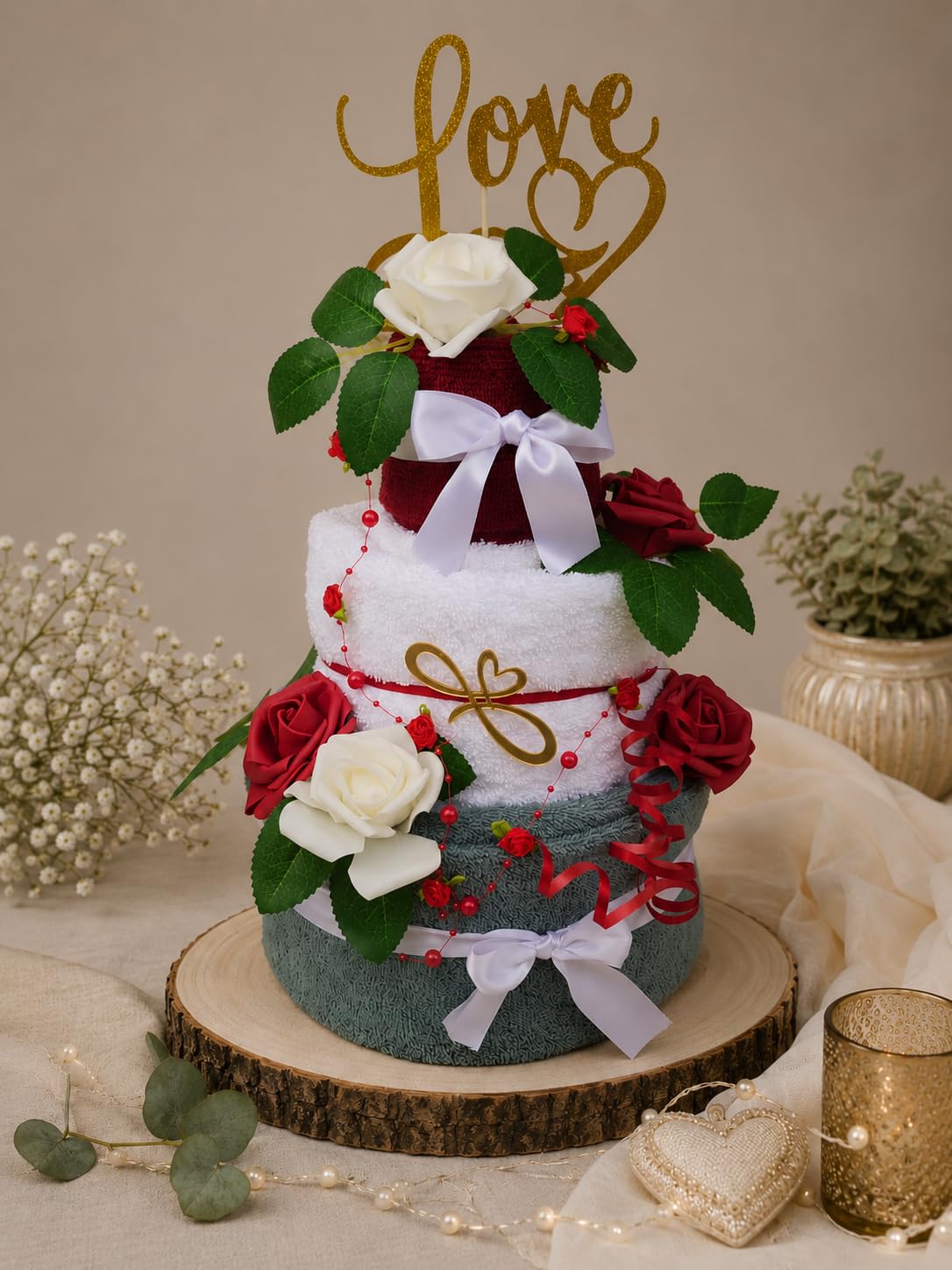 Handtuchtorte personalisiert Hochzeitsgeschenk mit Namen bestickt Brautpaar