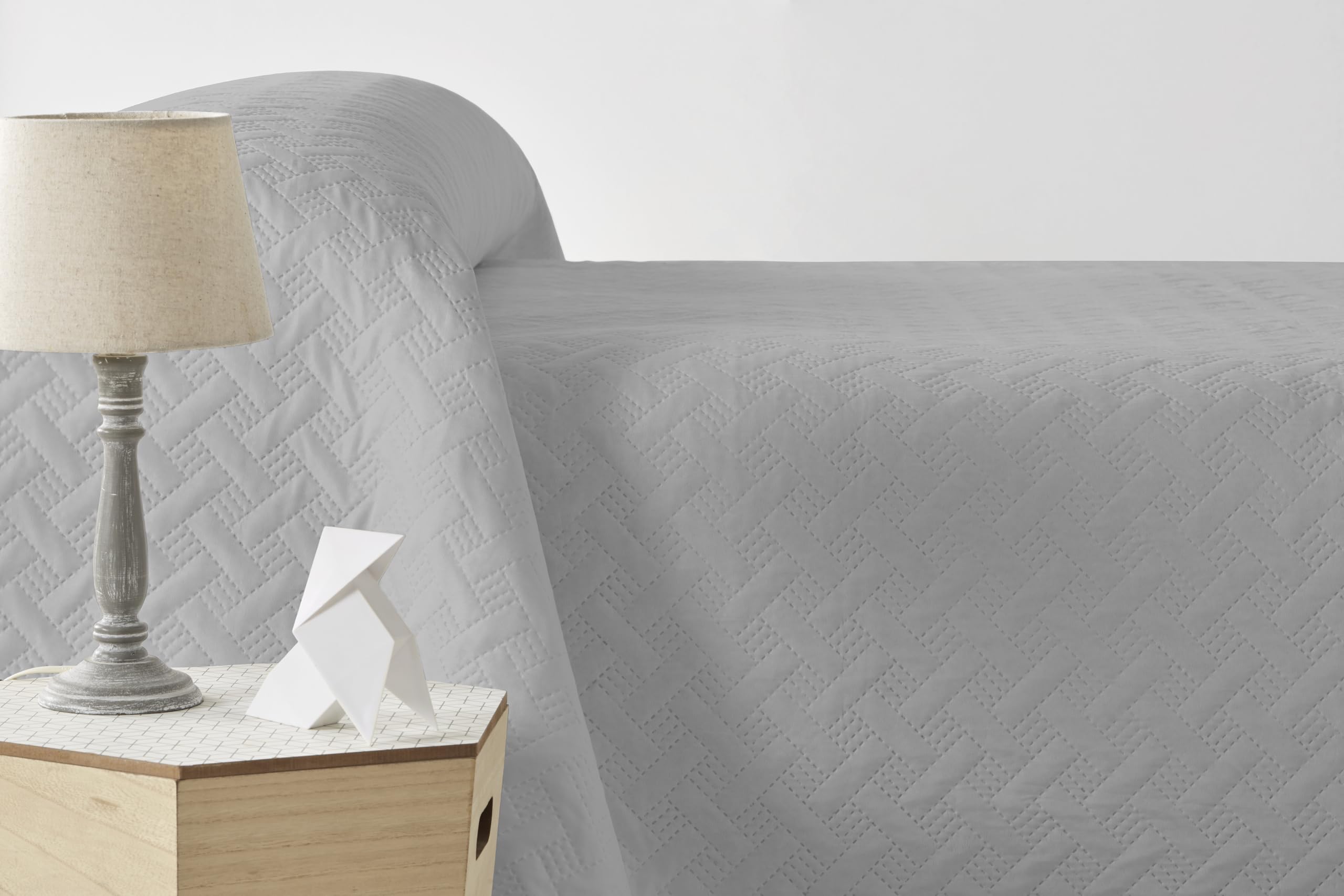Degrees Home Liso – Couvre-lit Fin Multi-Usage (250x260) – Dessus de Lit 2 Personnes Uni en Microfibre Douce et Légère pour Toutes Saisons – 100% Microfibre de Haute Qualité