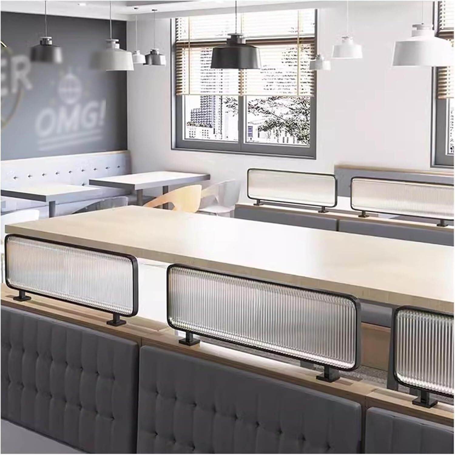 Cloison basse de table pour intimité des repas entre amis et décoration de salle à manger