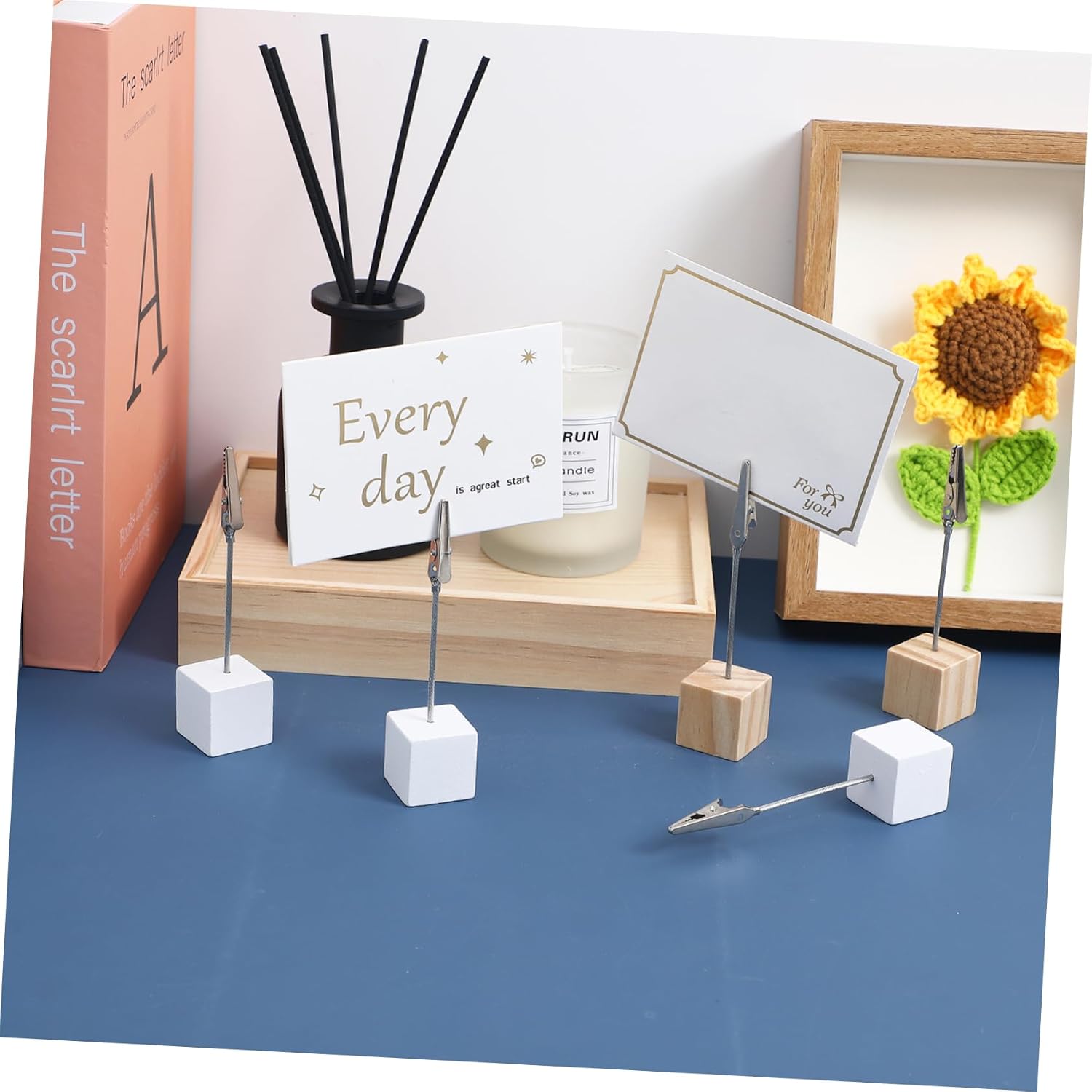 20pcs Picture Holders Clips Elegant Memo Clip Stand for Tables Place Card Holders in White and Wood for Weddings Parties Home and Office Decor