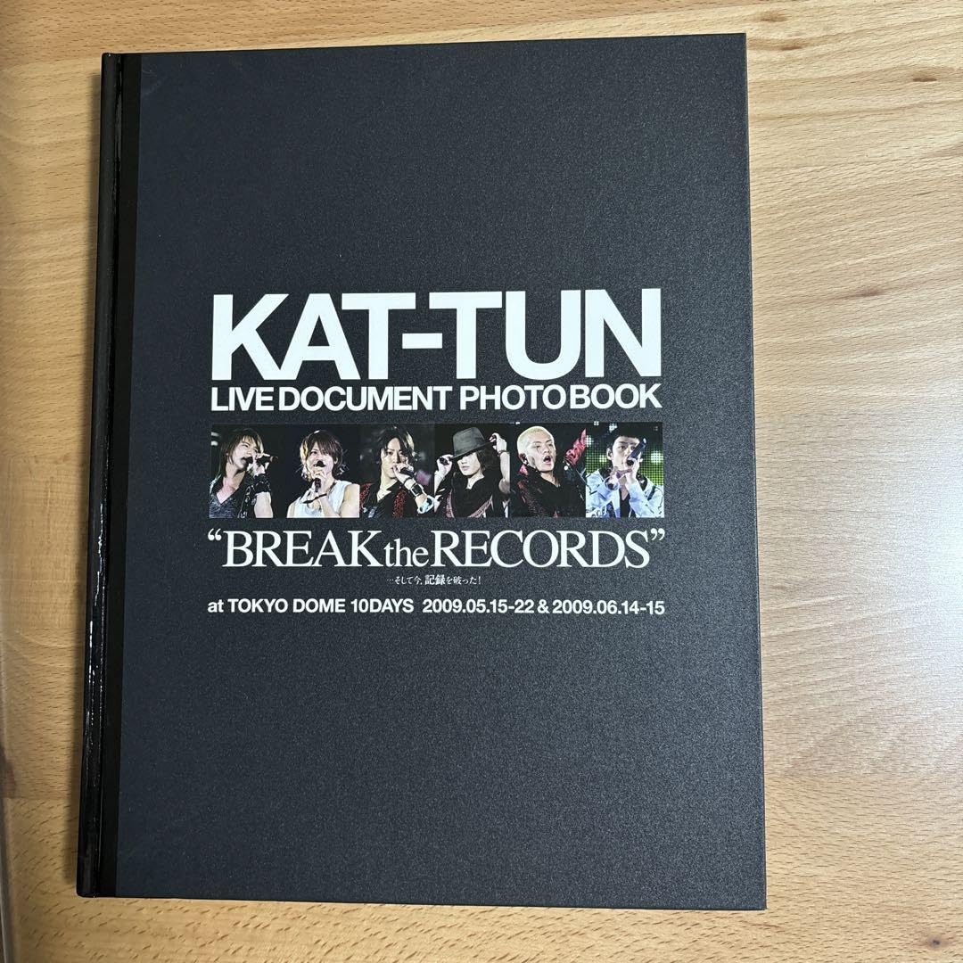 Amazon.co.jp: KAT-TUN LIVE DOCUMENT PHOTO BOOK : おもちゃ