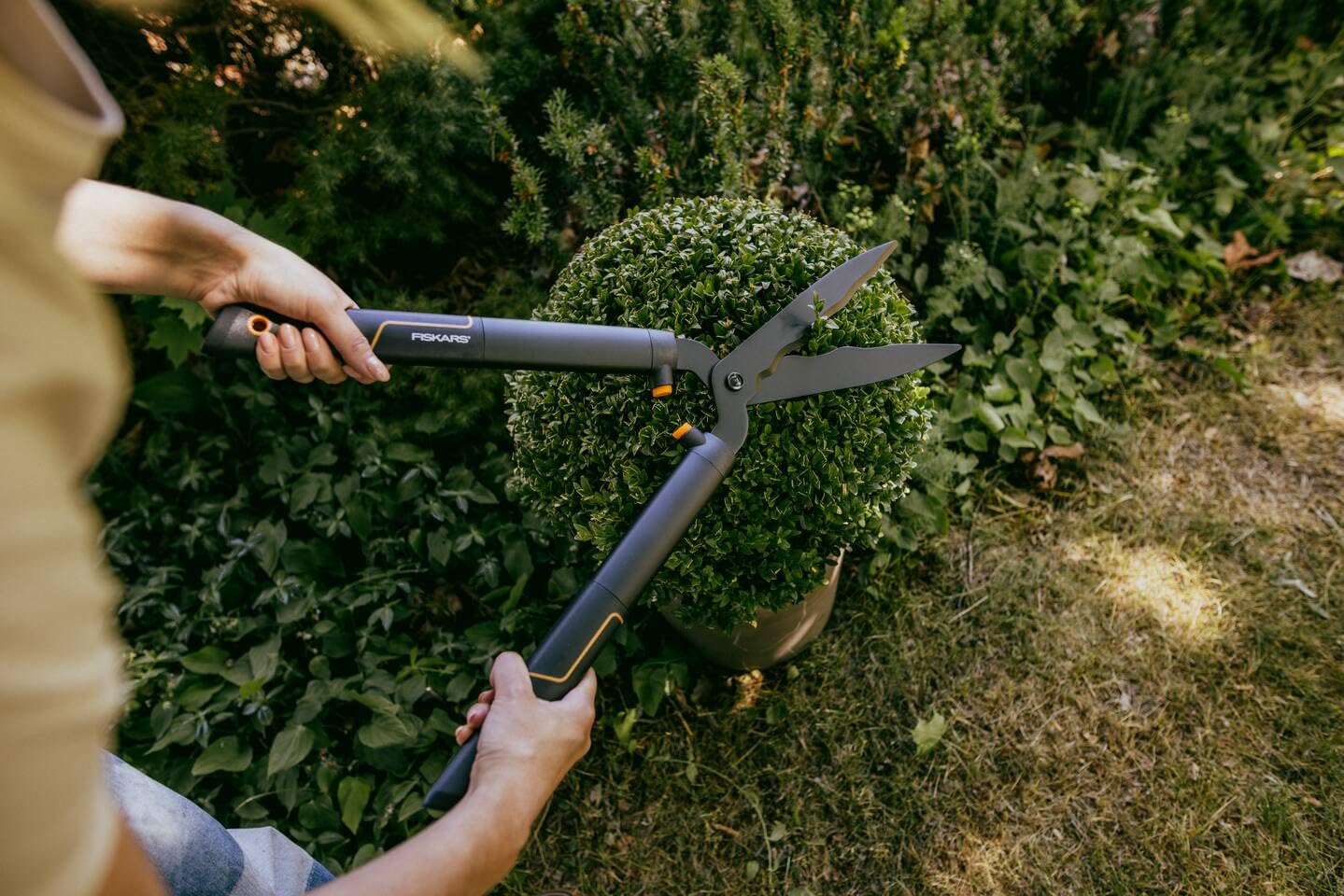 Fiskars Cisaille à haie SingleStep, Lame ondulée, Lames en Acier, Longueur: 58 cm, Noir mat, HS22, 1001433