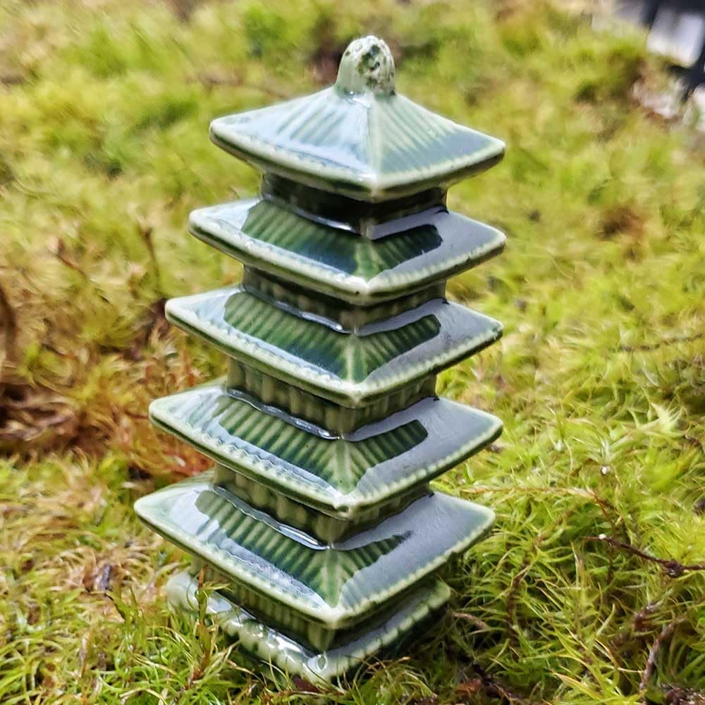 Amazon.co.jp: 【ミニチュア陶器 五重塔 緑】ゴジュウノトウ