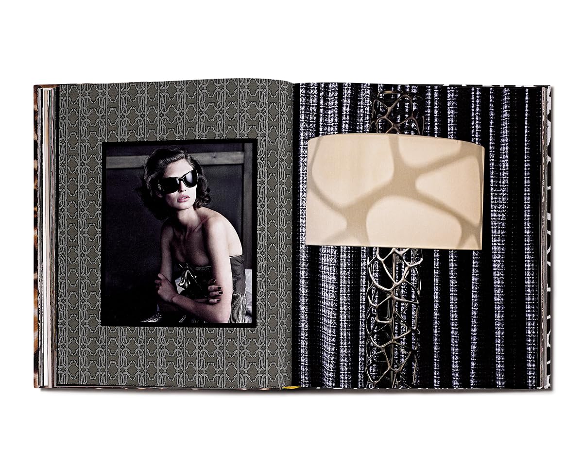 Casa Cavalli Home: cloth case in 4 variations, selected at random for each order.