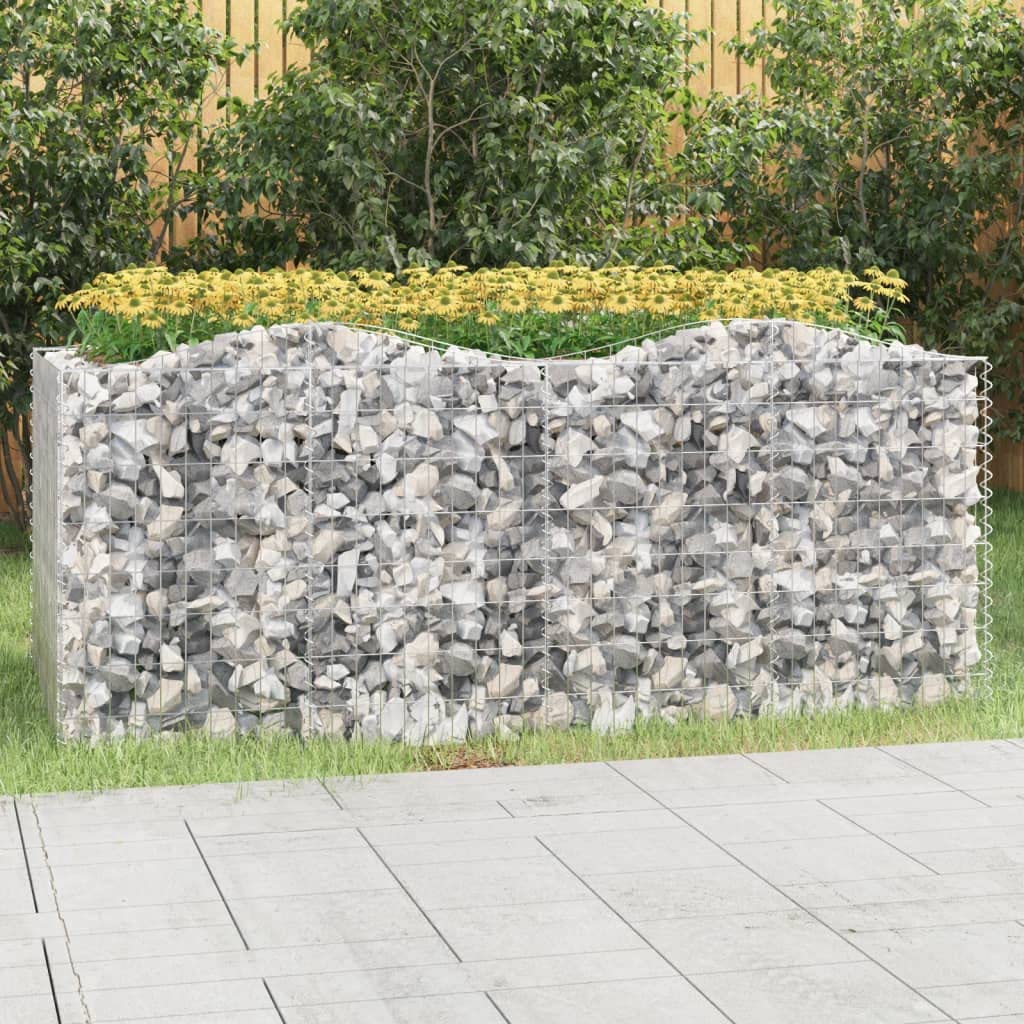 Jardinera de gaviones decorativa para crear un arco de flores en el porche de la terraza