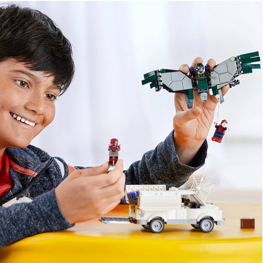 Amazon.co.jp: LEGO Super Heroes Beware the Vulture 76083