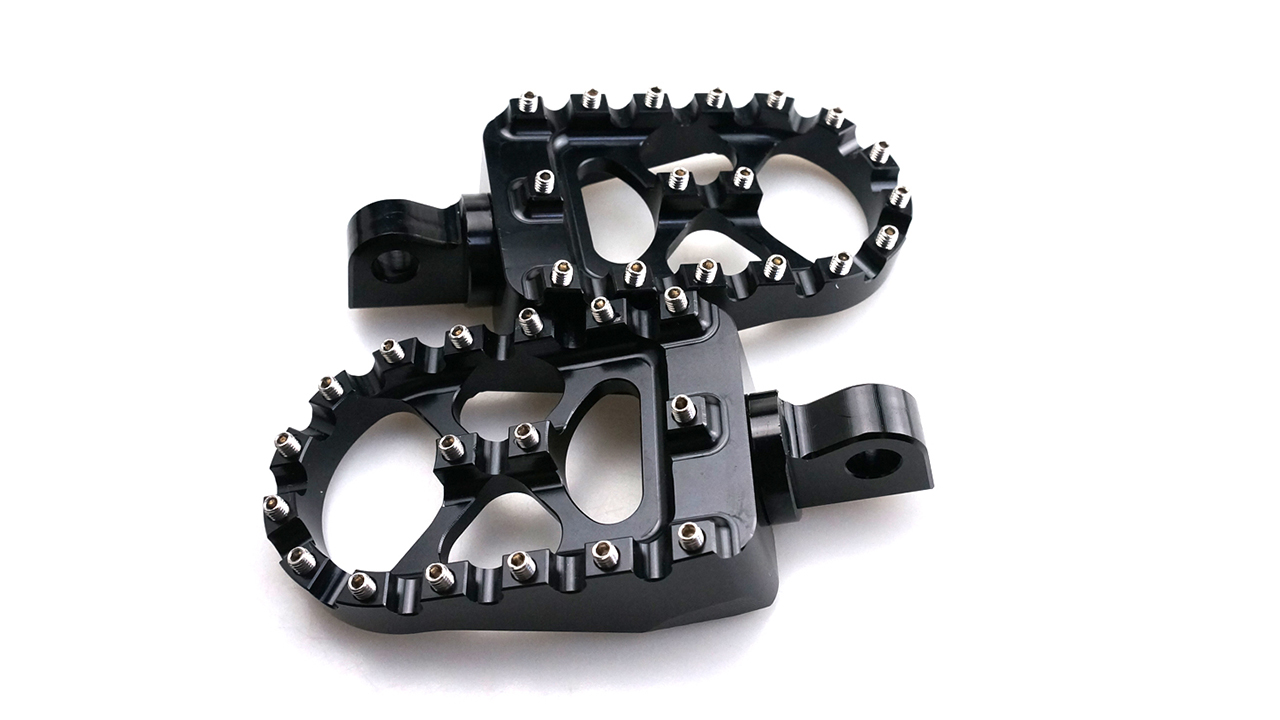 ◆ぱぴこ◆ Amazon.com: MDPROMCP CNC Motorcycle Wide Foot Pegs Aluminum