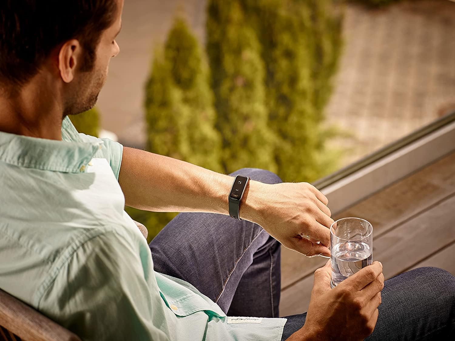 Soehnle Fitnesstracker Fit Connect mit Bluetooth-Anbindung, Fitnessarmband mit bis zu 10 Tagen Laufzeit zählt Schritte und Kalorienverbrauch, Fitness Armbanduhr mit Schlafanalyse