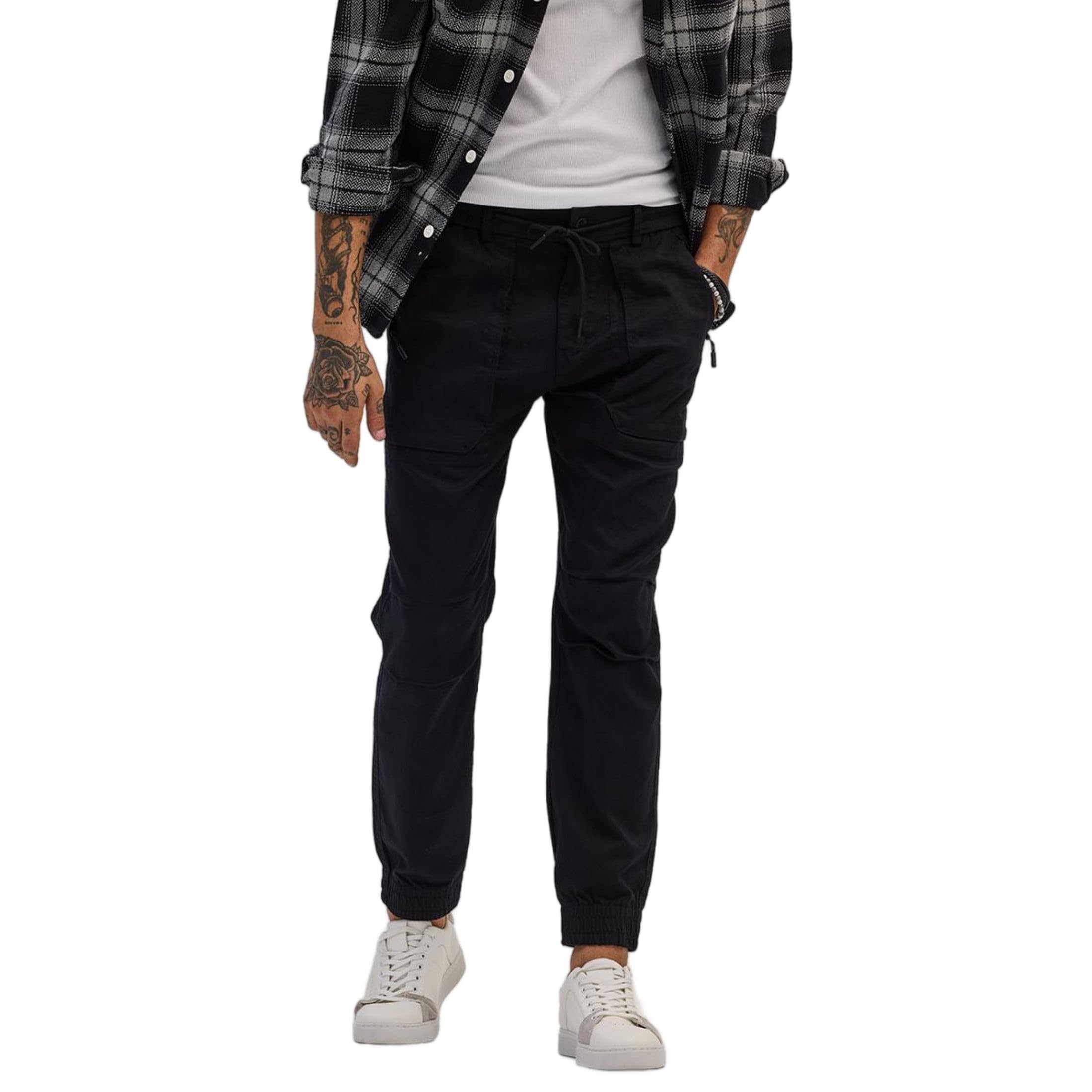 SNITCH Black Plain Slim Fit Joggers in black