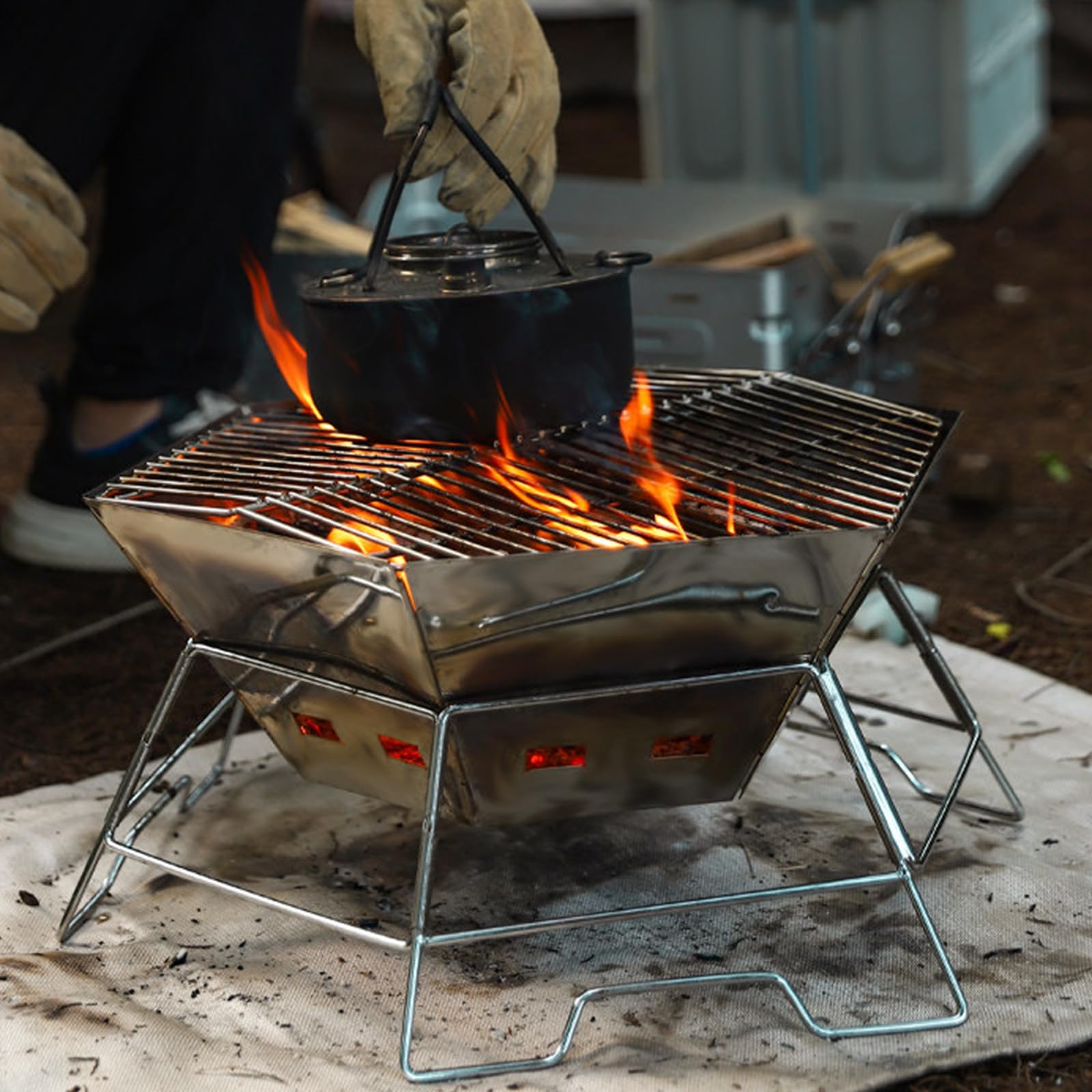 Barbecue multifunzionale esagonale trasportabile per campeggio evidenziando braciere cottura acqua bollente e capacità di grigliare barbecue all'aperto con rete