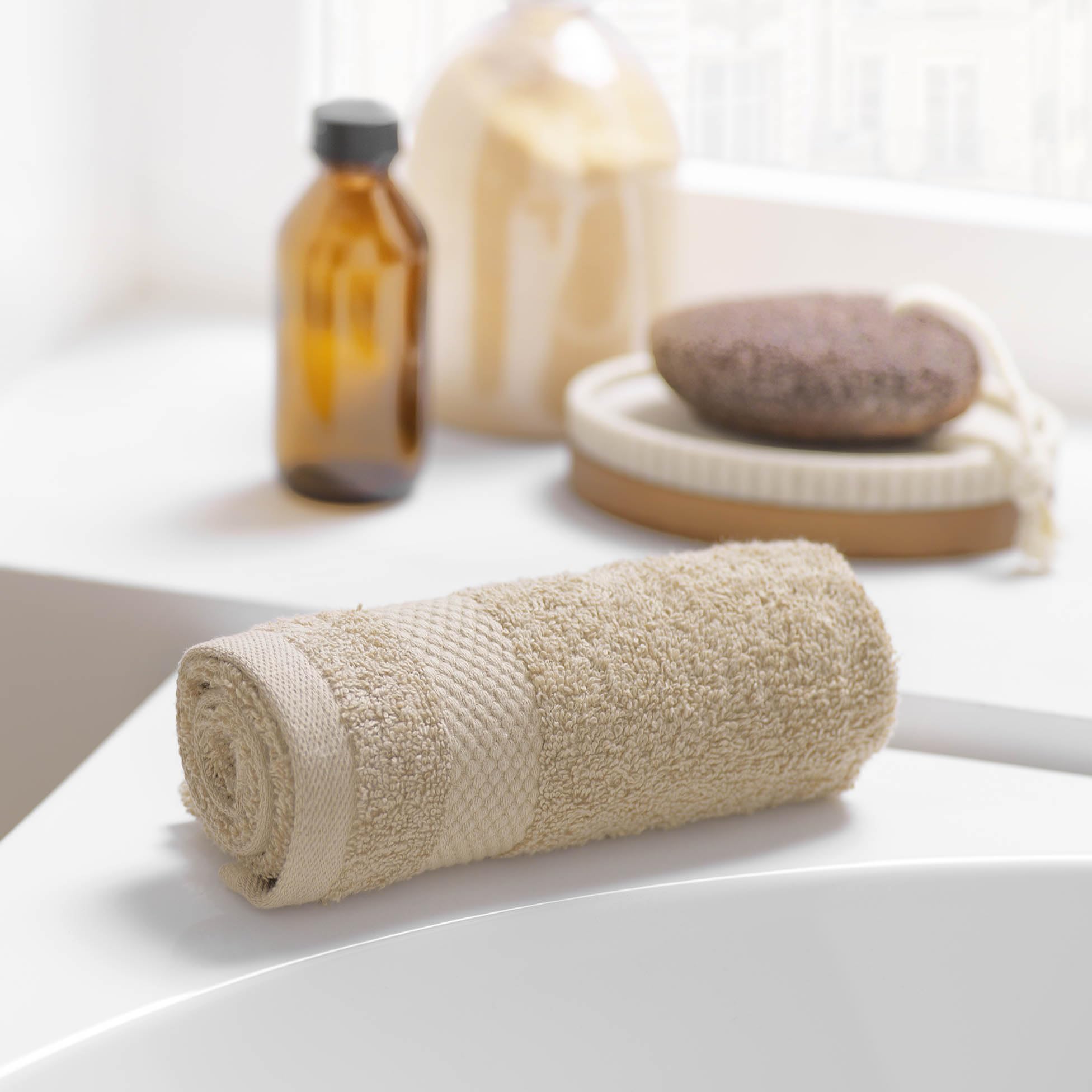 Douceur d'Intérieur, Elegance Hazelnut Guest Towel (30 x 50 cm) 100% Cotton Plain, Chestnut Brown, Serviette Invité (30 x 50 cm) - Image 2