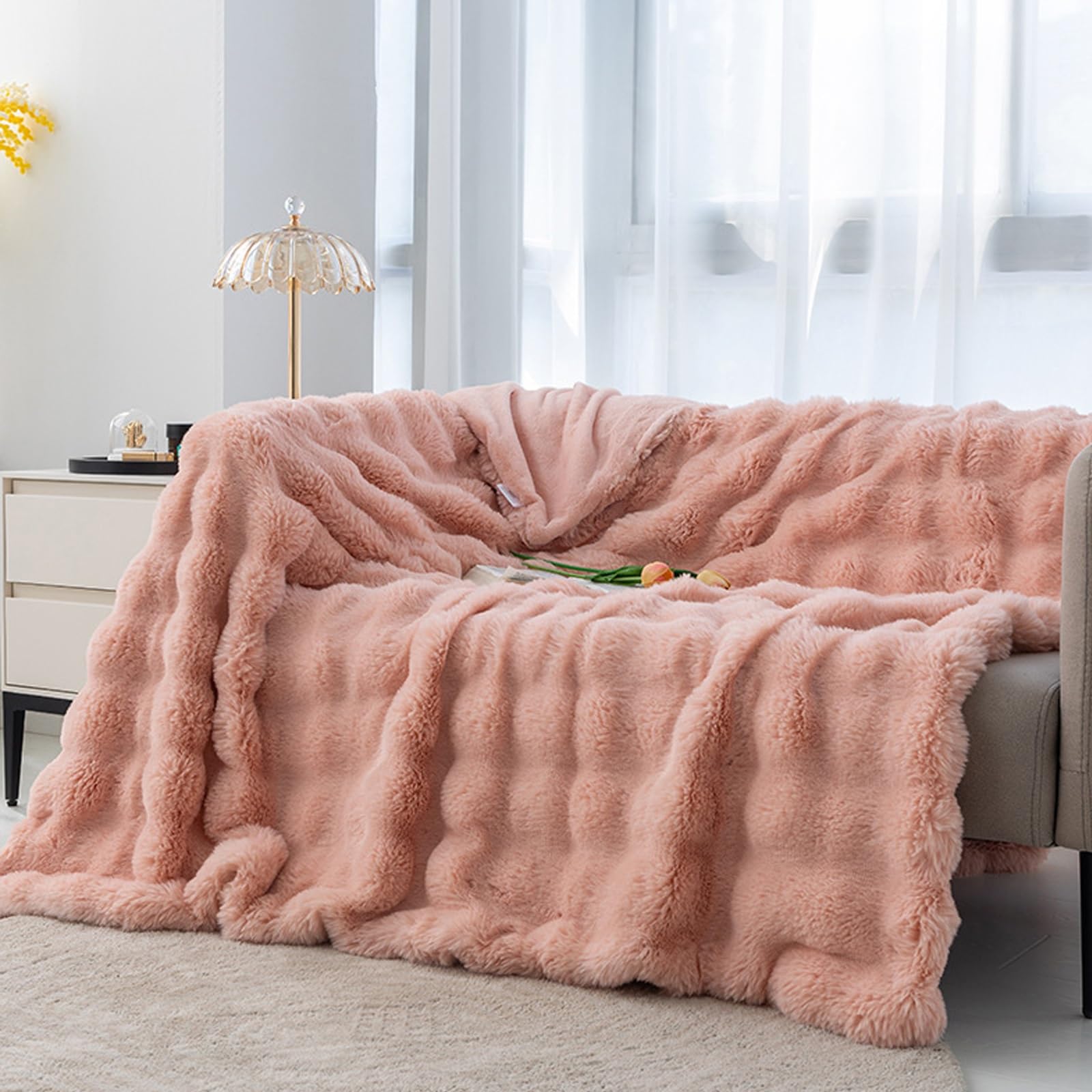 Couverture en fausse fourrure douce pour cocooning au salon