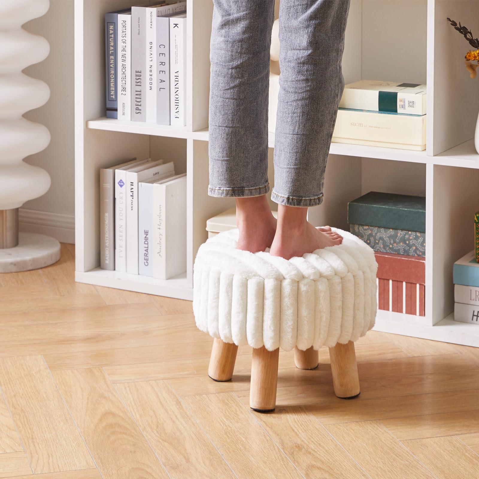 Aibiju Pouf Piccolo con Contenitore, Pouf Rotondo in Velluto con Gambe in Legno, Tavolino, Poggiapiedi, Seduta Extra per Ingresso, Soggiorno, Camera da Letto, Bianco YD-JD153W