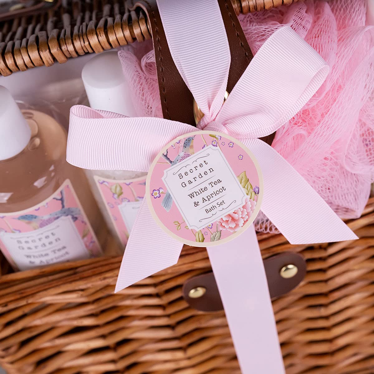 Set regalo Accentra SECRET GARDEN in un cestino da picnic in vimini, contenente gel doccia, bagnoschiuma, sali da bagno, sapone e spugna a rete, set per la cura del benessere da donna