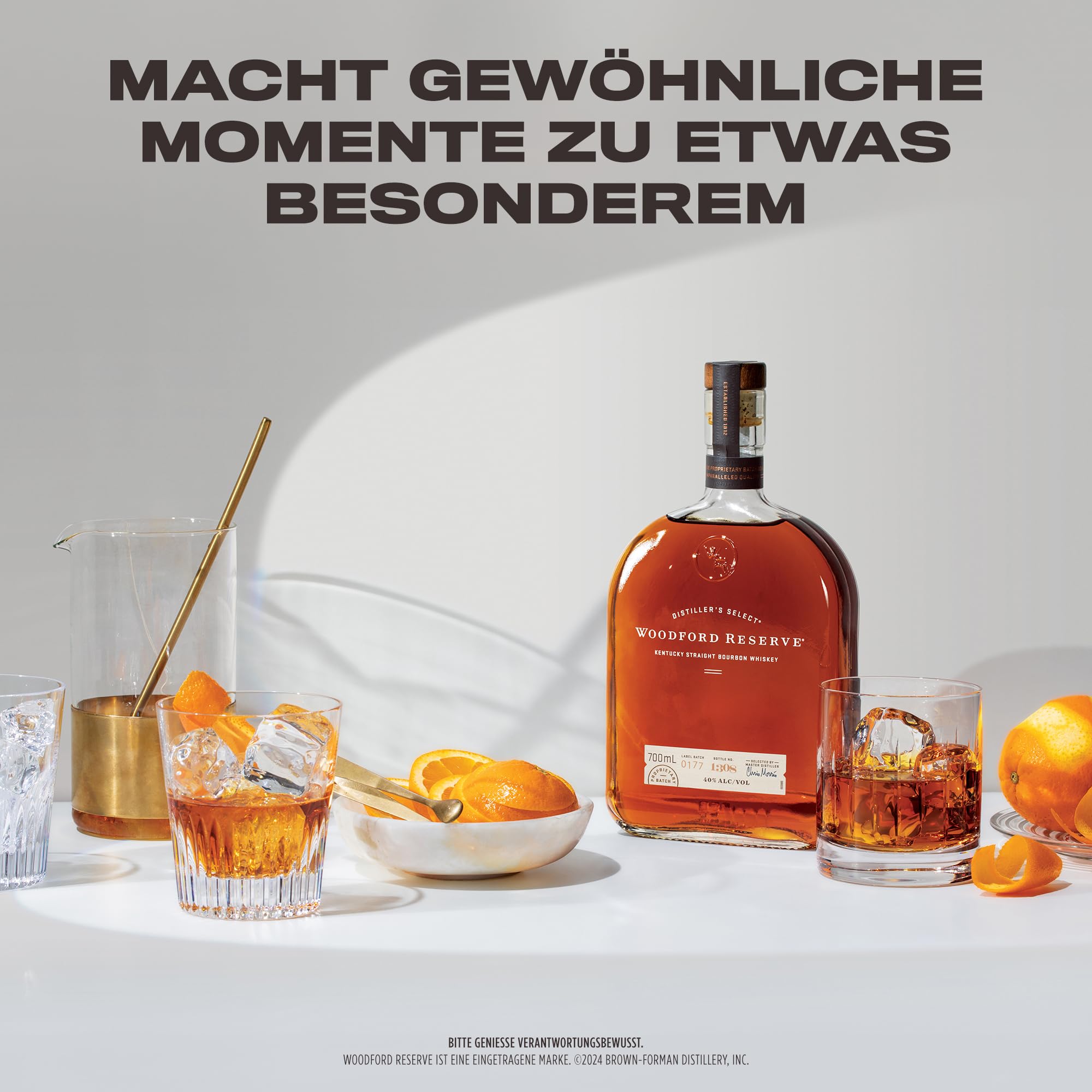 Woodford Reserve Bourbon Whiskey - Ein hochwertiges Geschenk - Perfekt ausgewogen mit würzigen und süßen Noten von Früchten und Vanille - 0.7L/43.2% Vol.