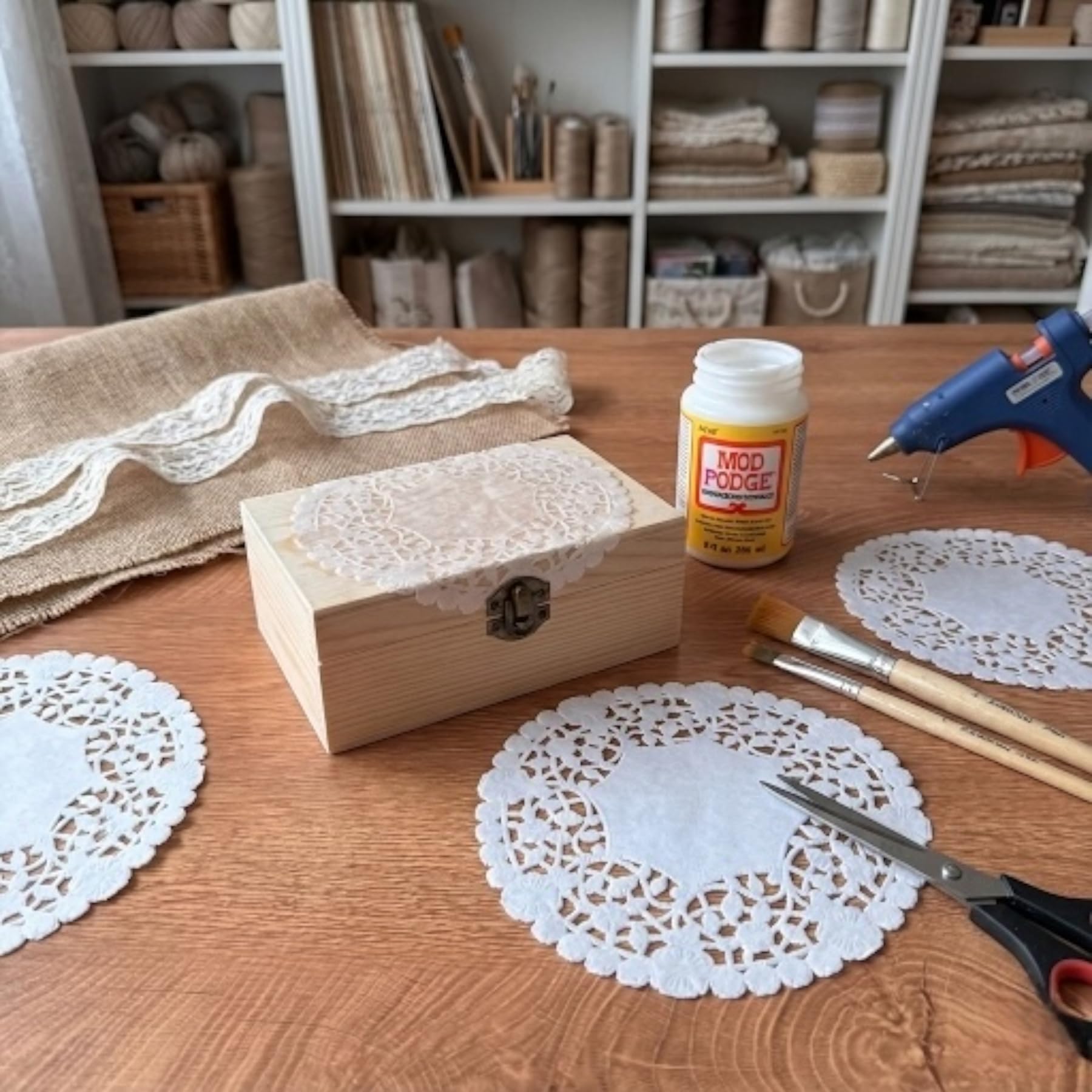 Lote de 100 blondas de papel redondo de encaje (15,24 cm)