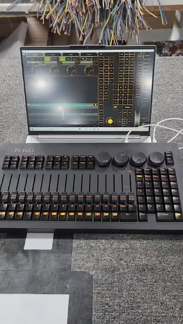 MA2 ON PC ミニコマンドウイング DMXコントローラー　新品 Amazon.com: Mini Command Wing T0 Plus Lighting Console with