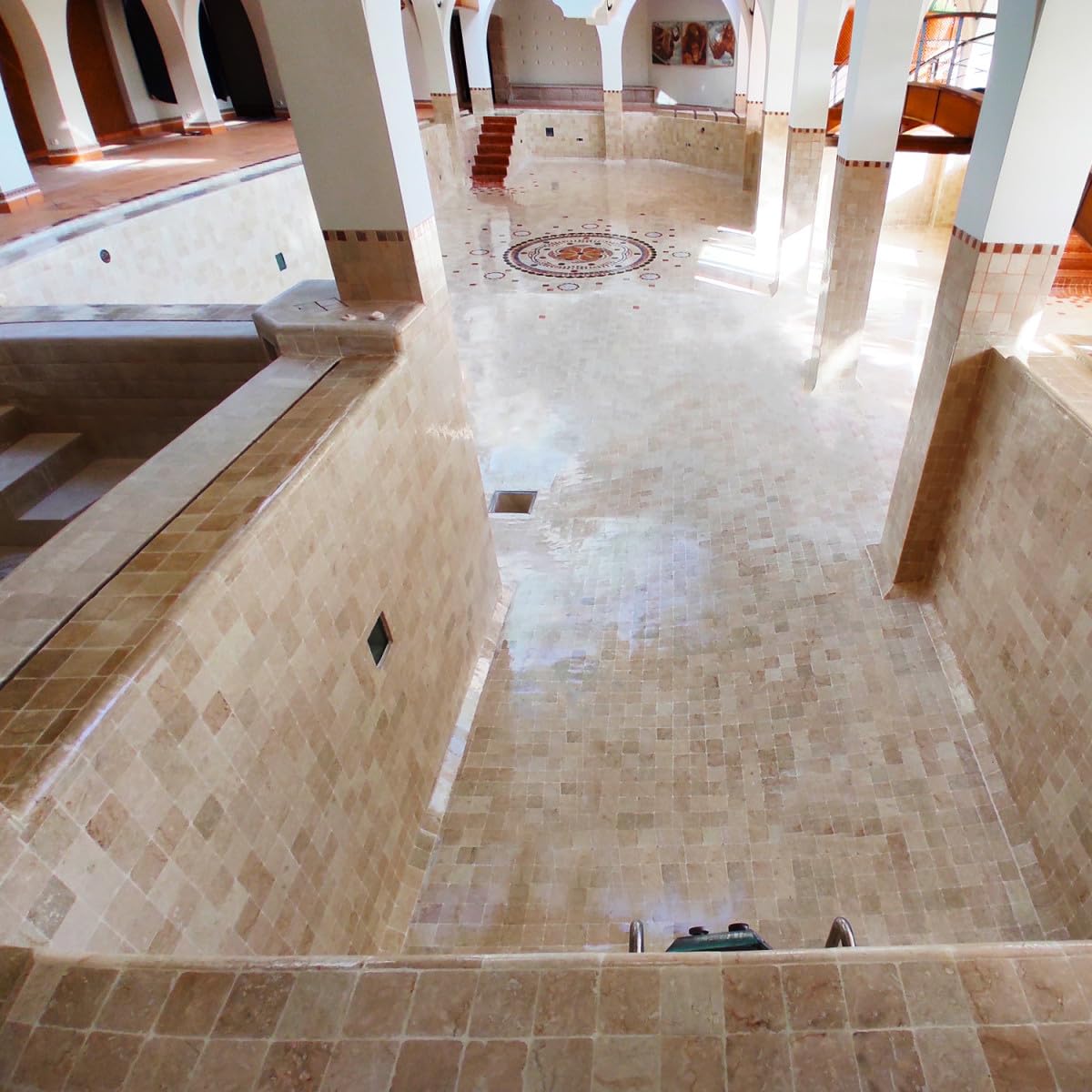 Resina Impermeabilización Piscina Embaldosada 10 m², soporte poroso Transparente | Impermeabiliza Azulejos y Hormigón, Imprimación de Adherencia, Repara, Resiste al Cloro y la Sal - Arcane Industries
